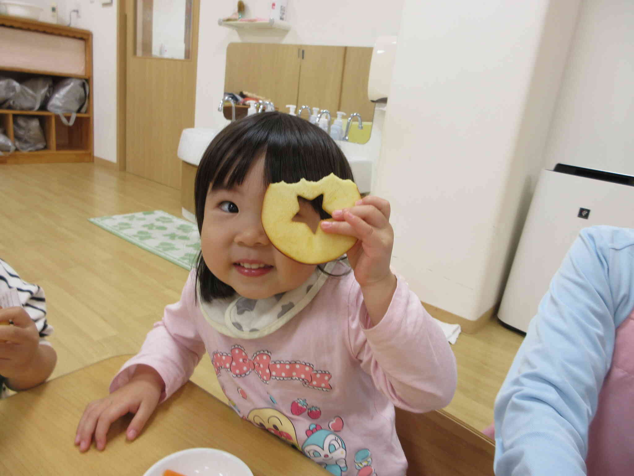 りんご、あまーい♪