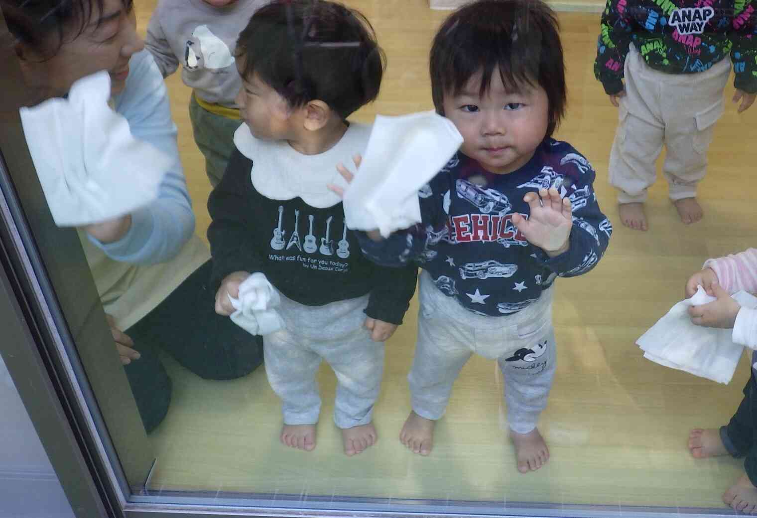 窓もピカピカに！！