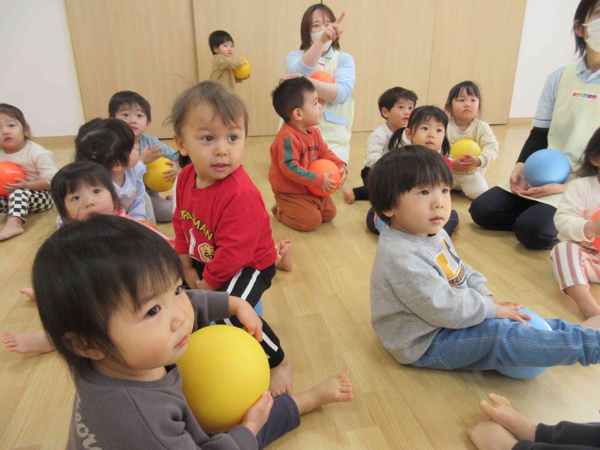 ピアノの音に合わせて♪（1歳児）