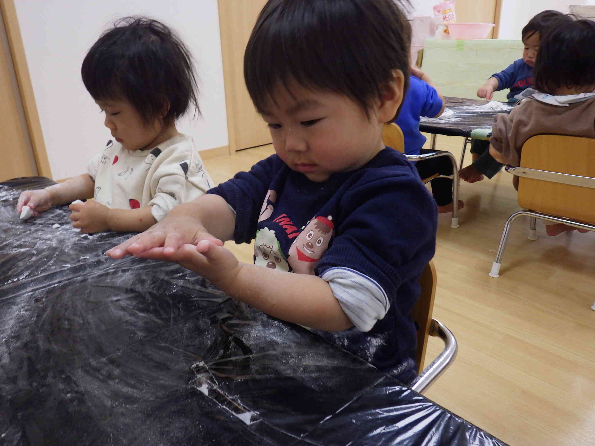 米粉粘土　初めての体験（０歳児）