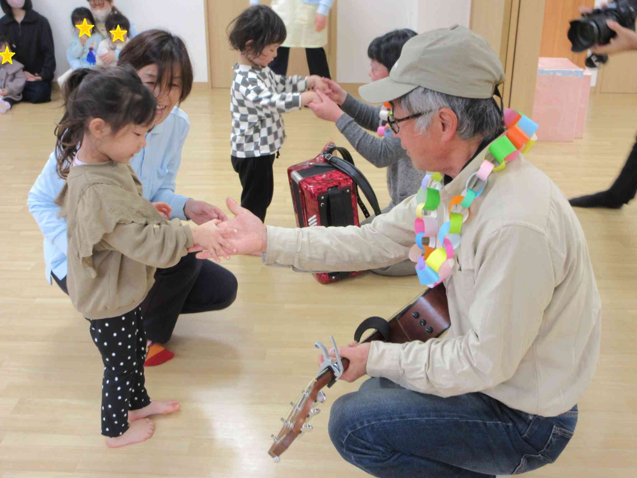 手作りの輪っか首飾りをプレゼントしたよ～