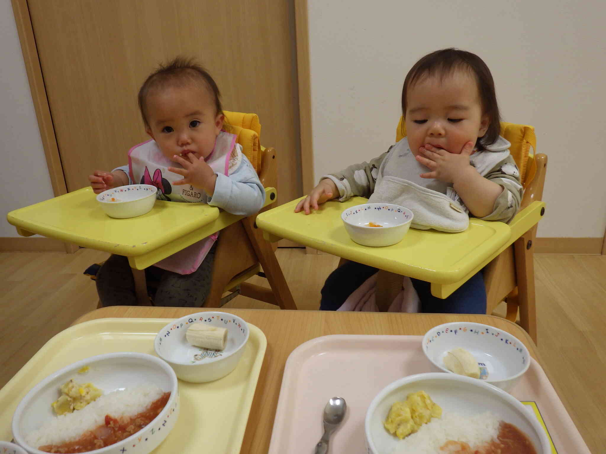 いっぱい食べて大きくなろうね～♪（0歳児）