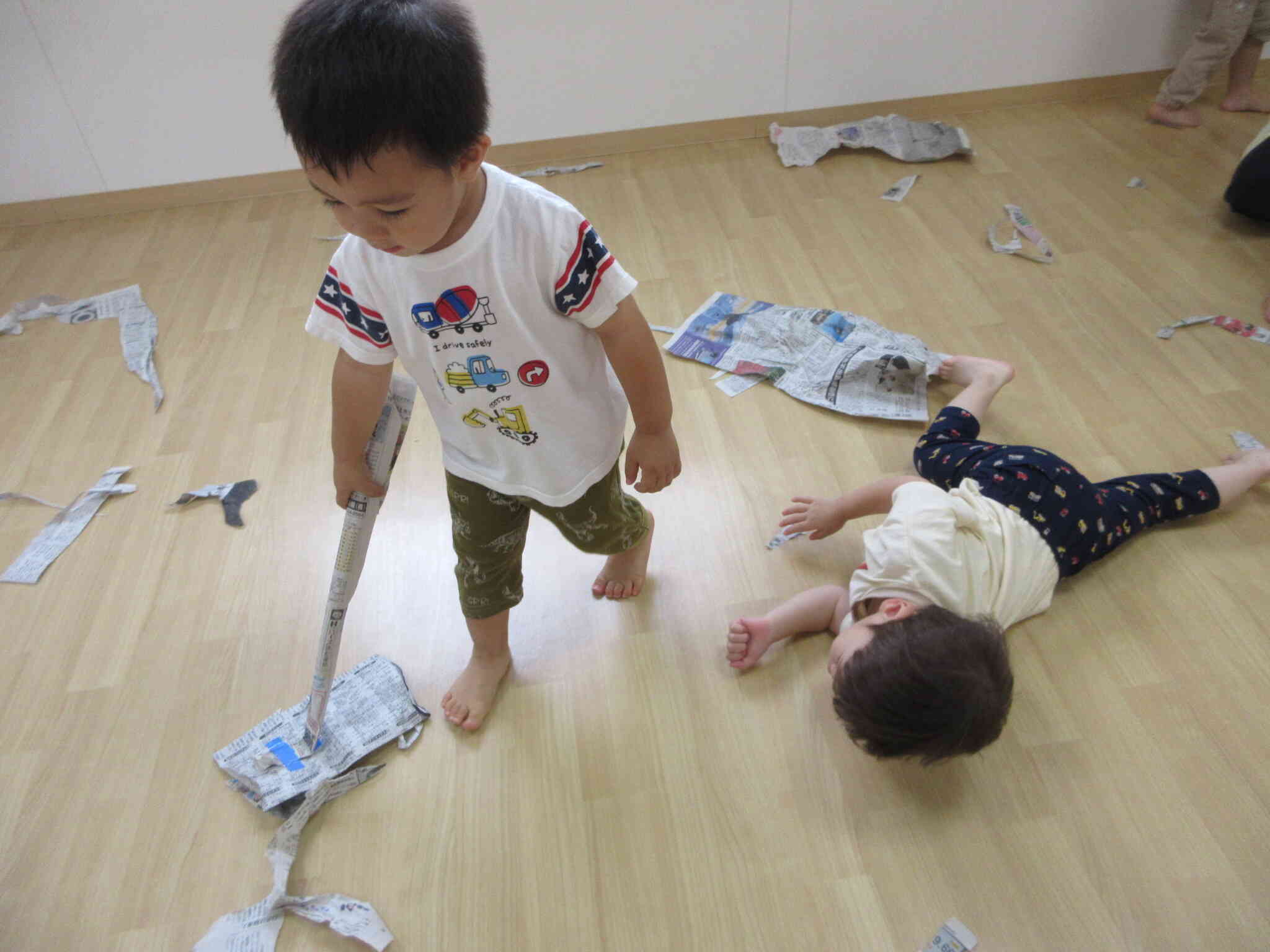 床をおそうじ！きれいになるかな？