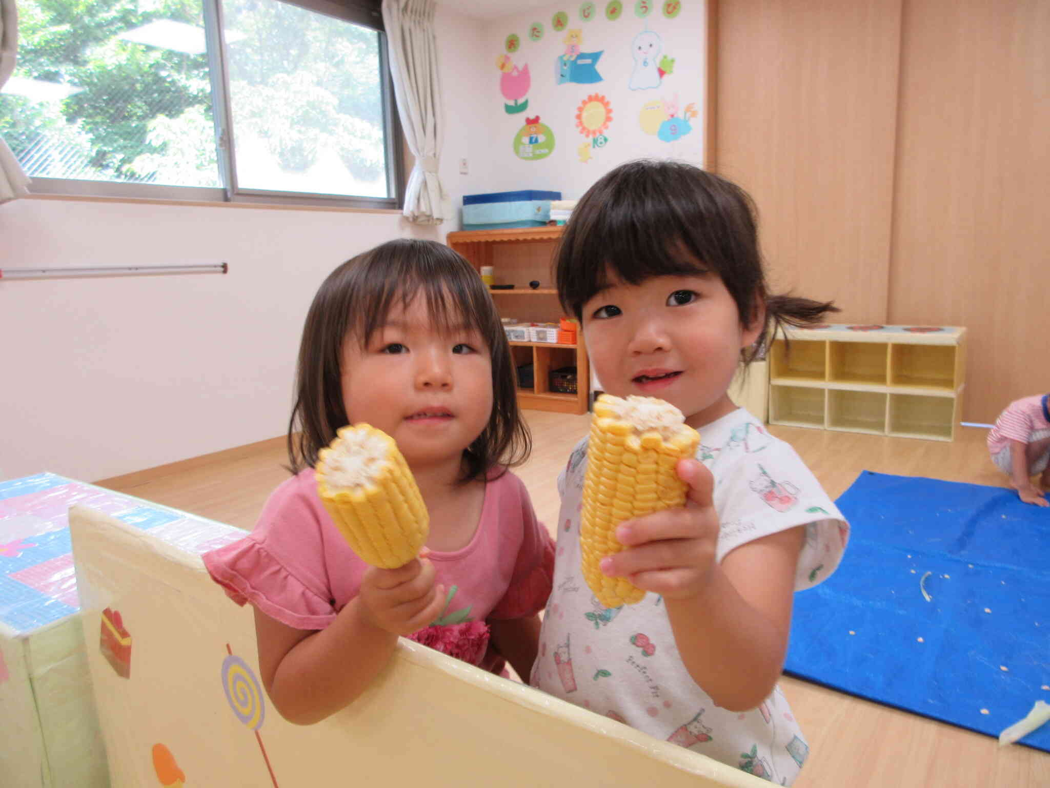 とうもろこし、むけたぞう!