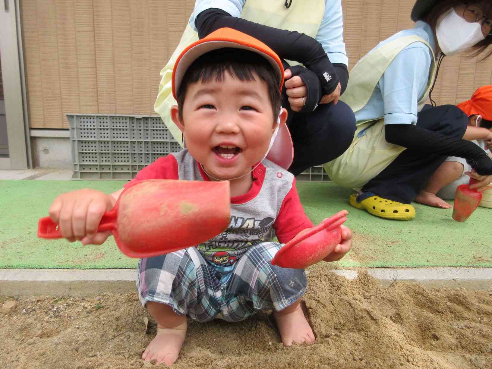 泥遊び、楽しいよ♪