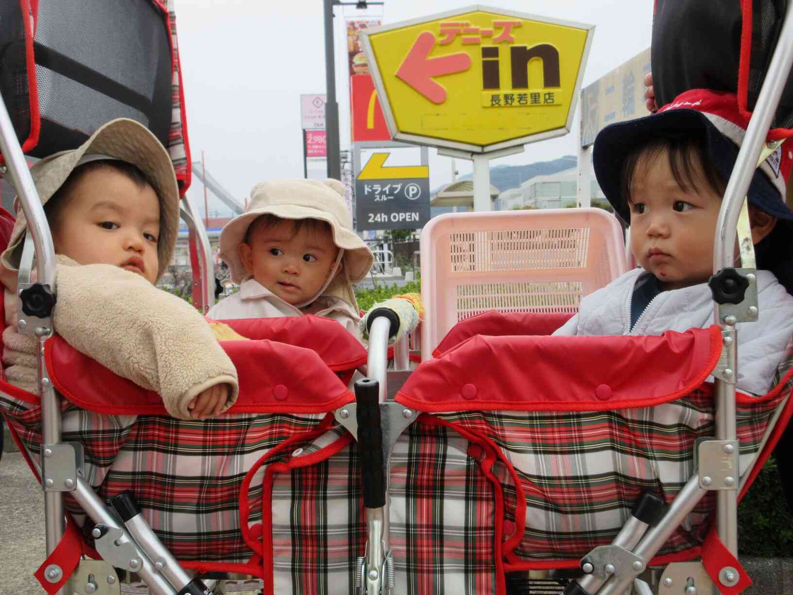 お菓子くれなきゃいたずらしちゃうぞ！！