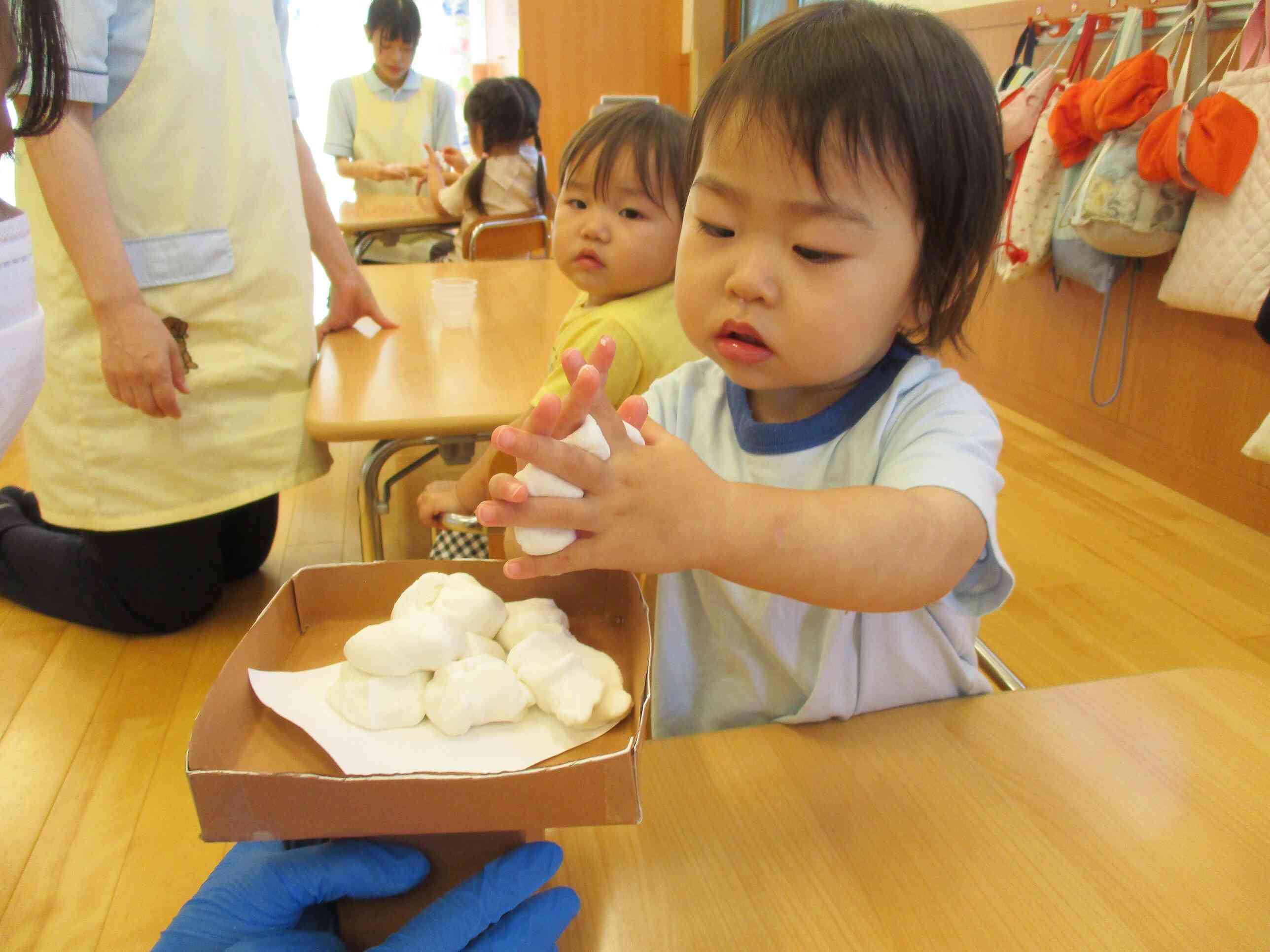 三方に団子をのっけたよ！