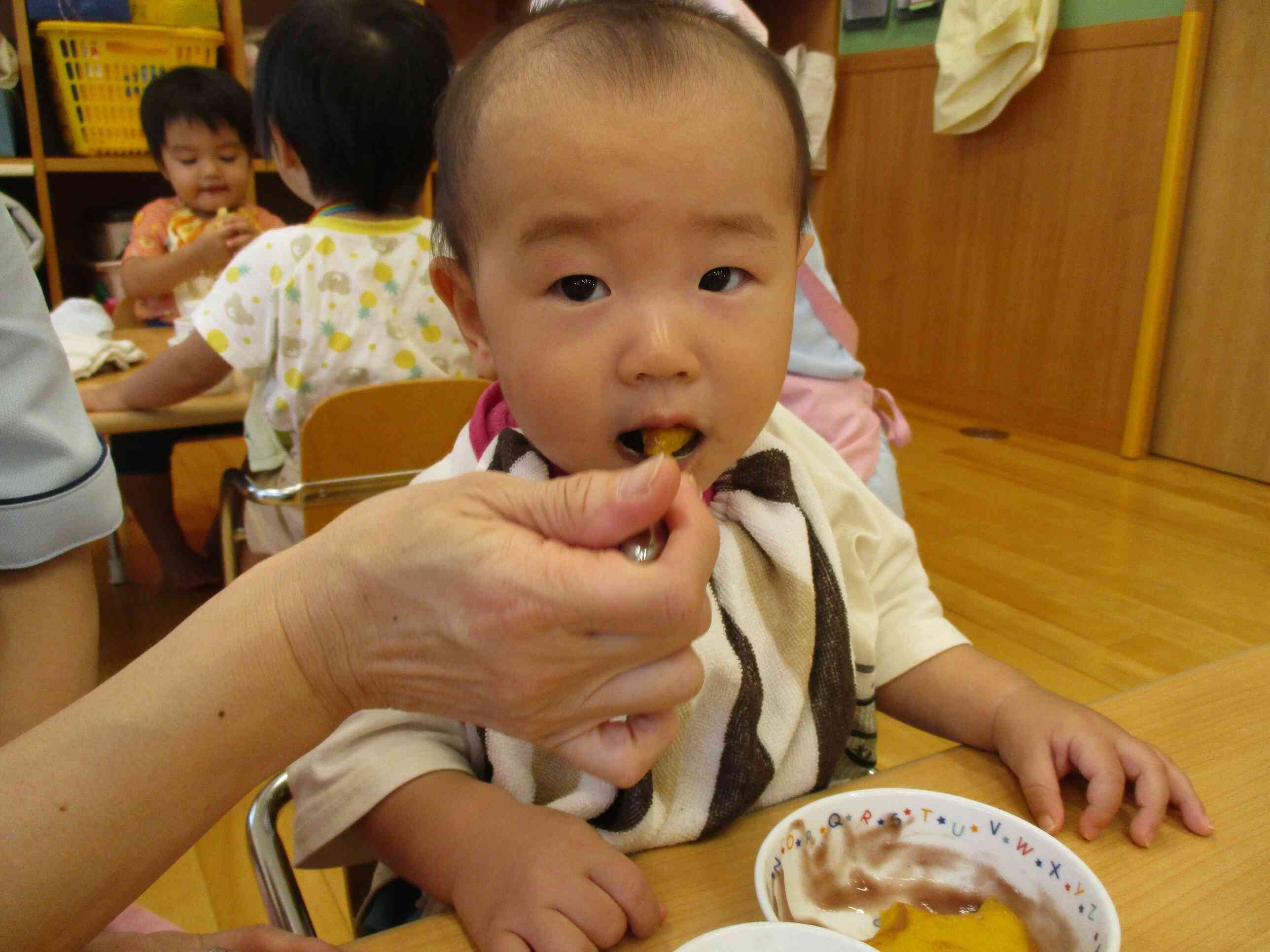 給食の先生が、豆腐と米粉でお月見団子を作ってくれたよ♪