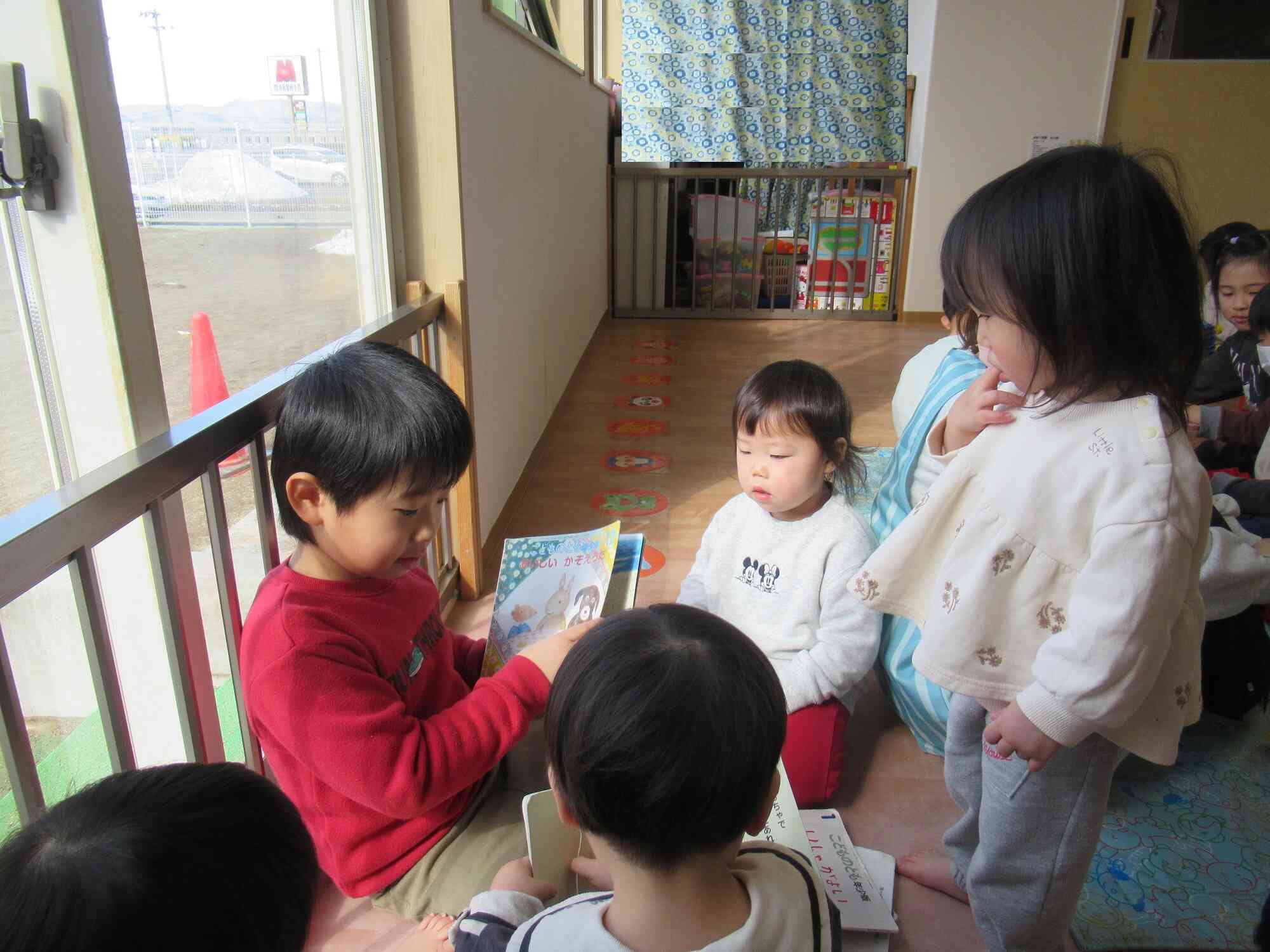 絵本を読んでくれました！