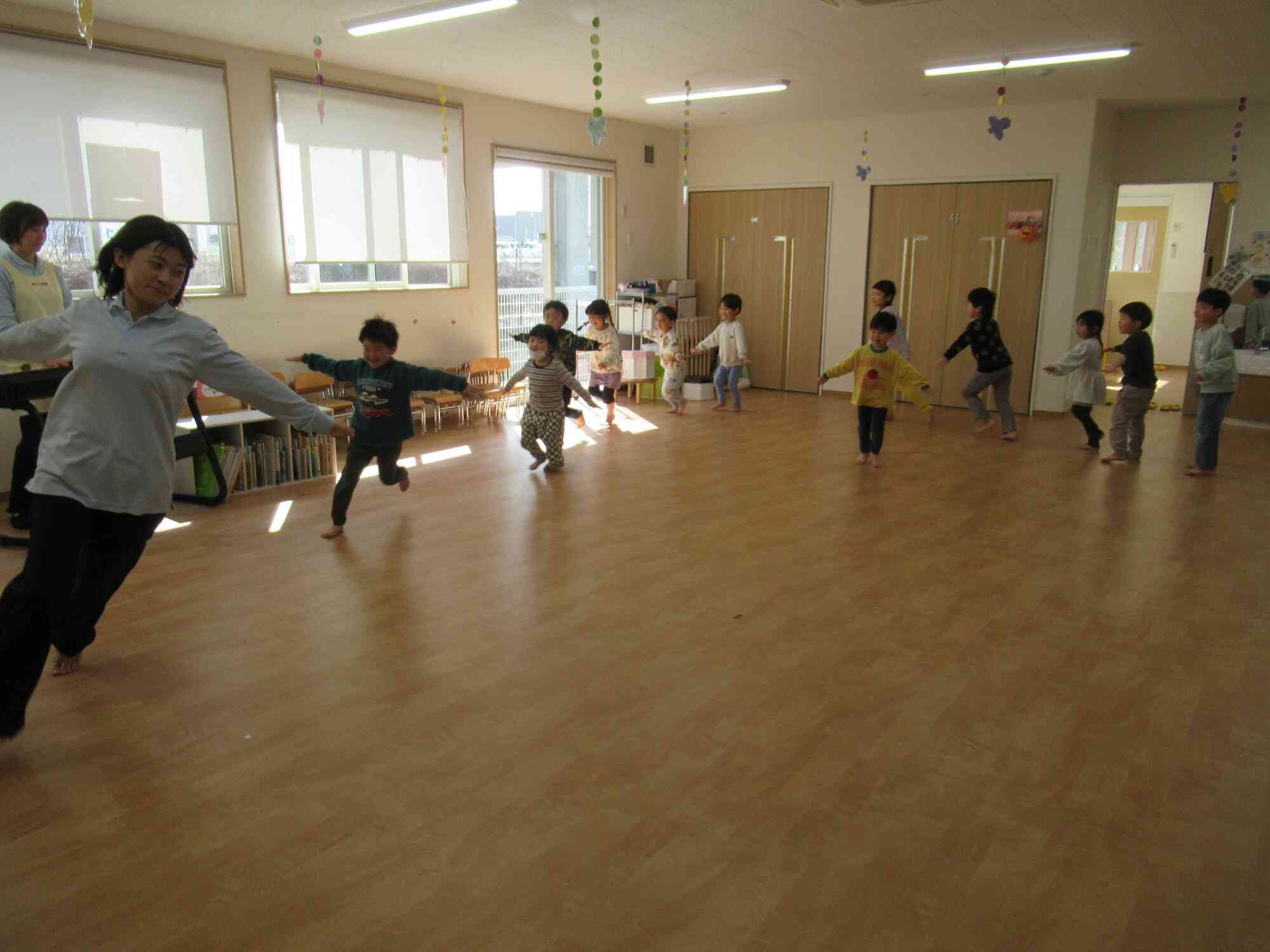 両手を伸ばして思いっきり走るよ！