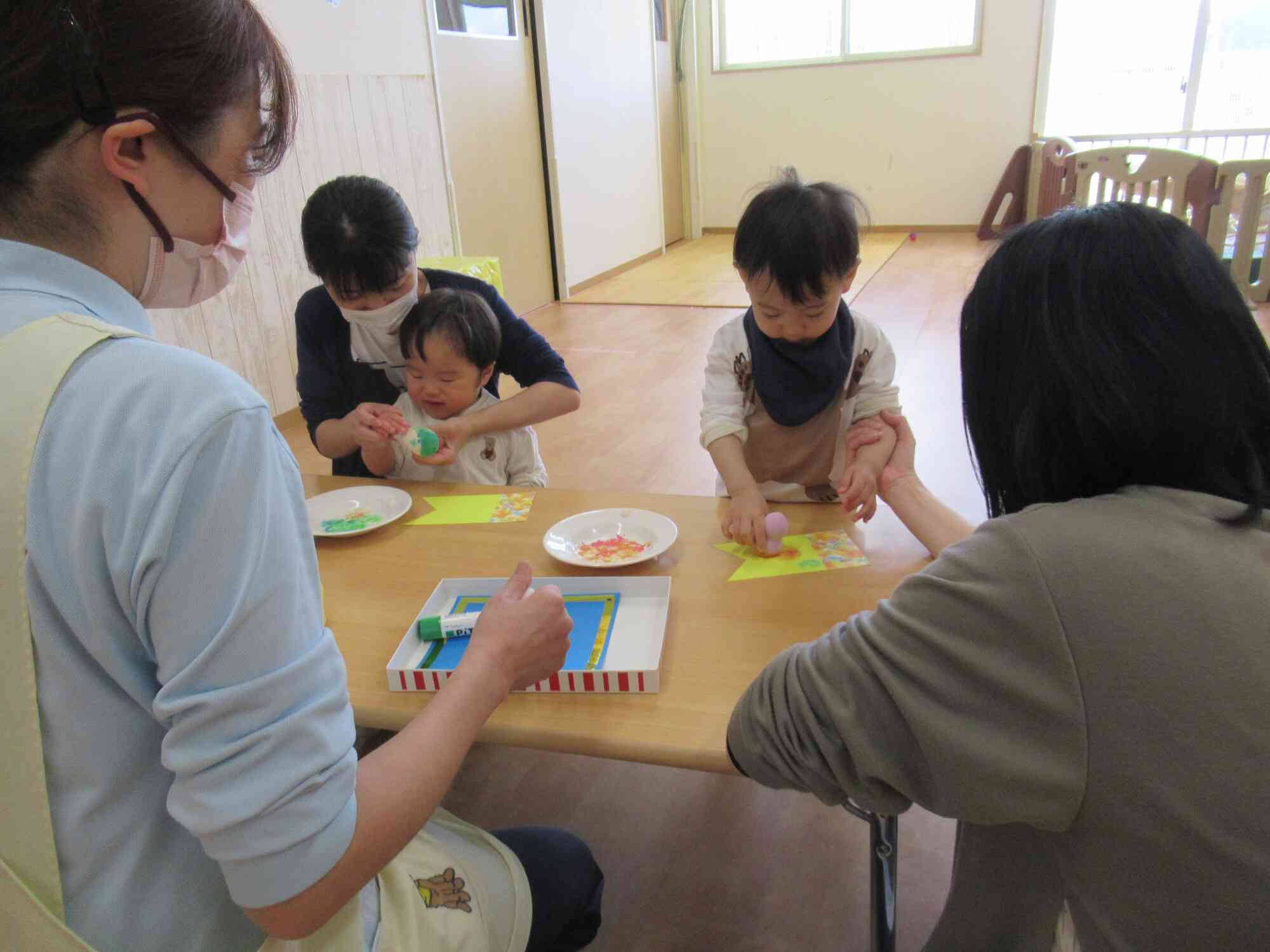 小さなお友だちこんにちは　～こいのぼり製作～