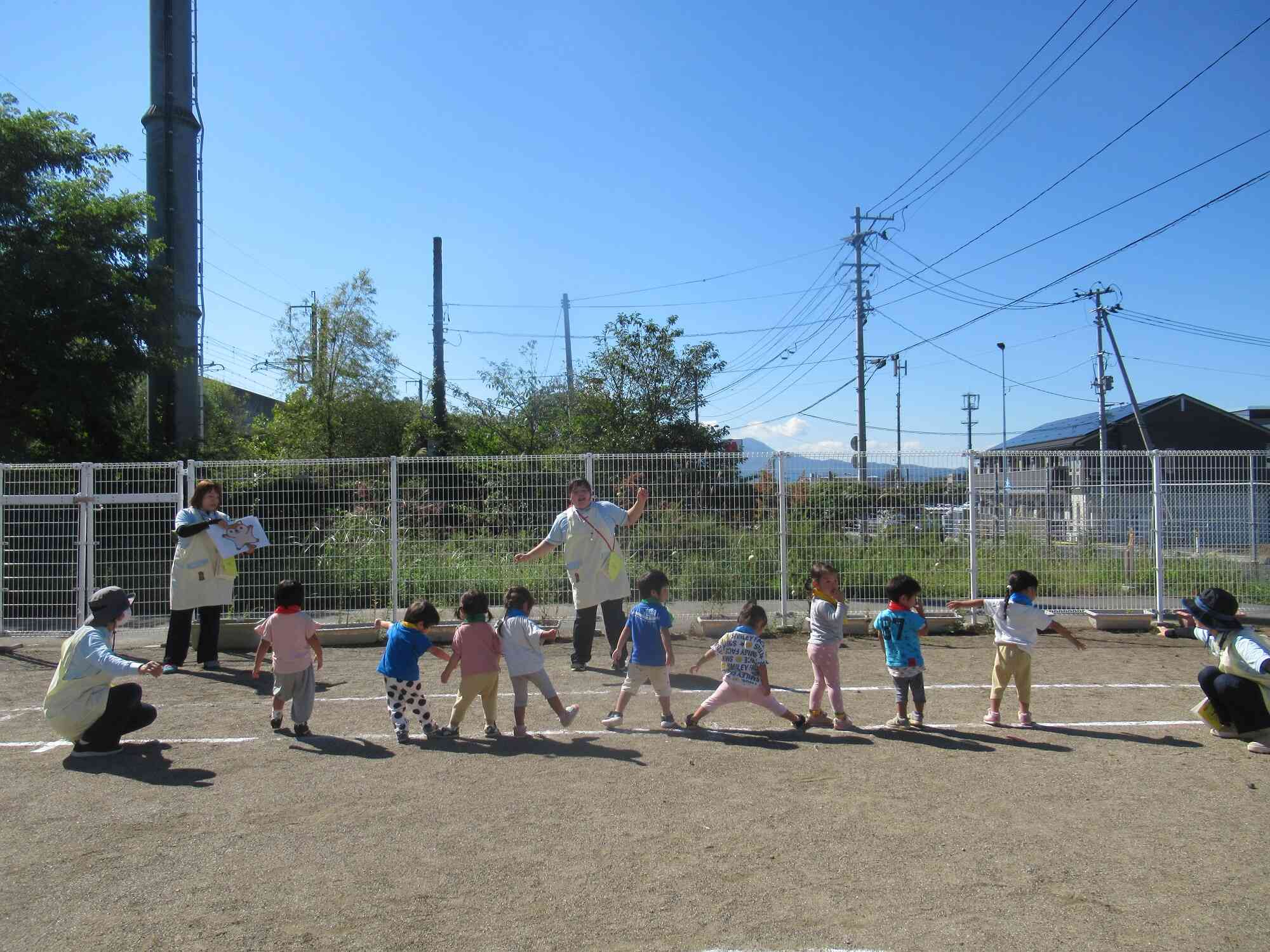 気持ちの良い空の下、運動会練習！