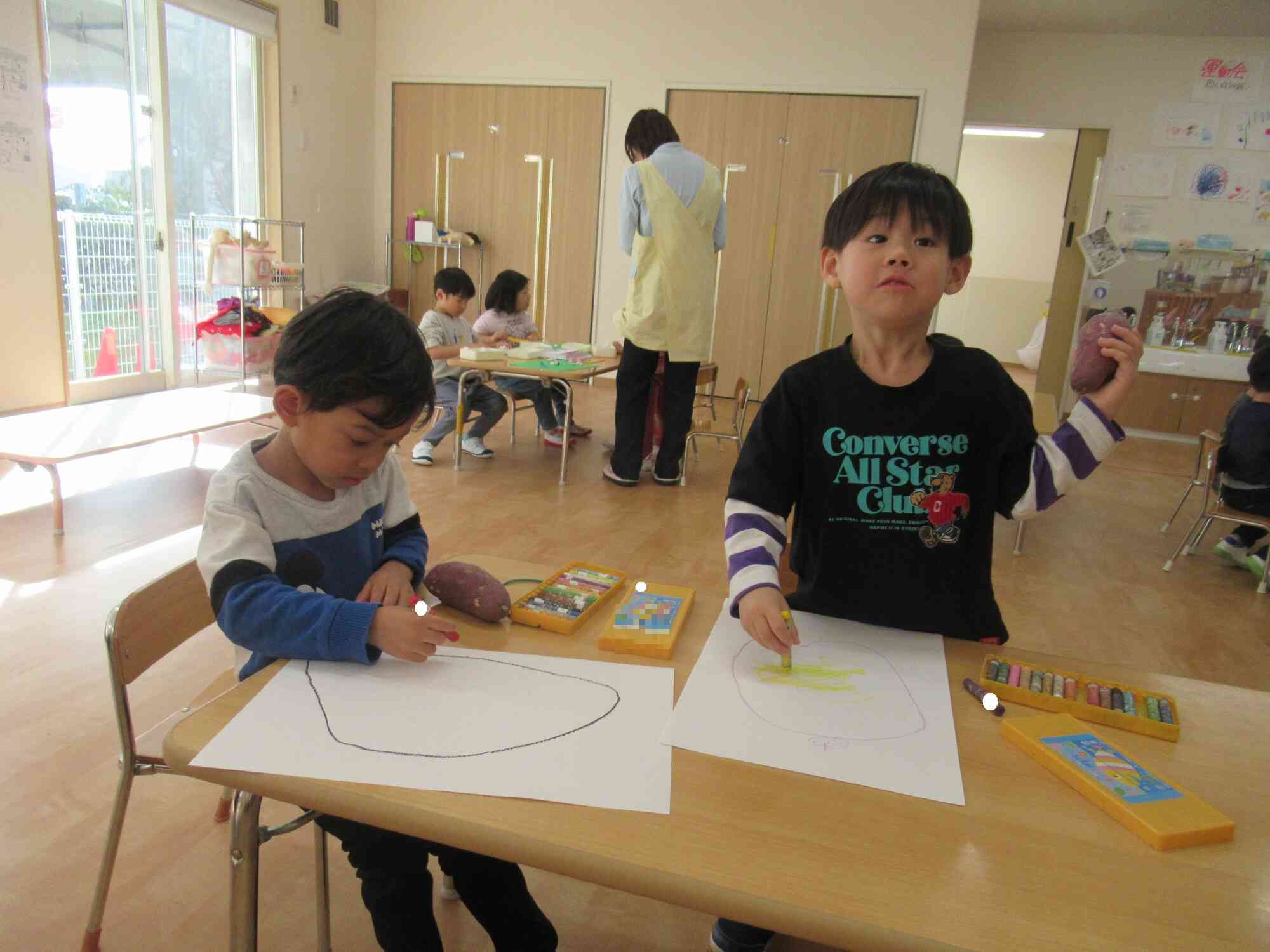 ぼくのおいもはこーんなに大きいよ！