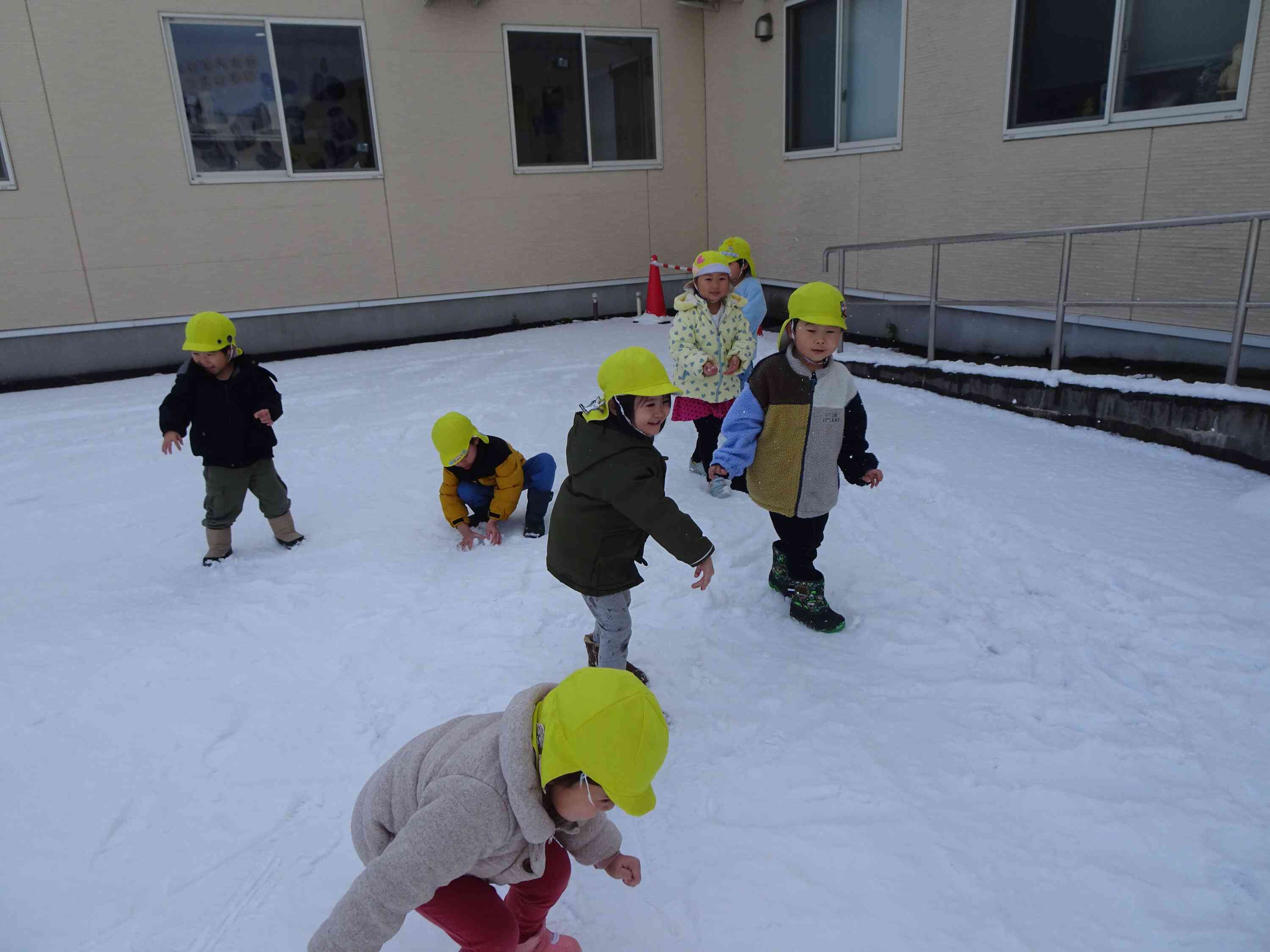 雪が降ったぞー！～りす組～