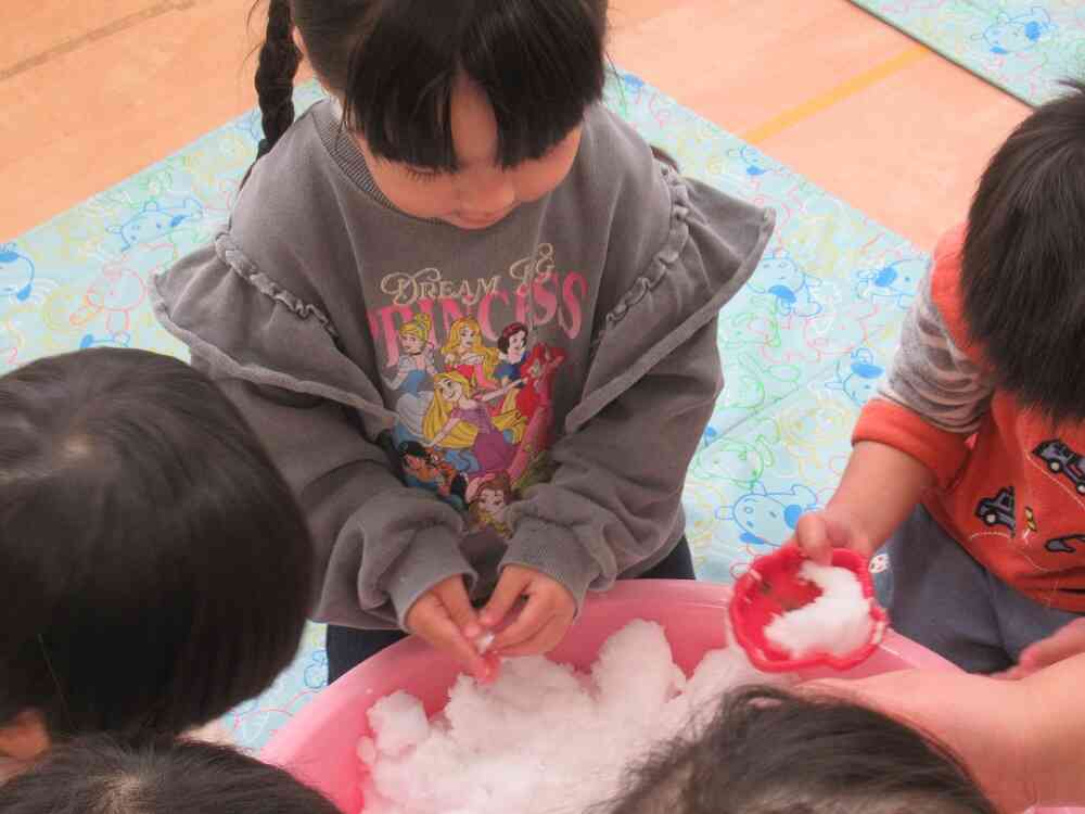 小さくぎゅっと固めて…