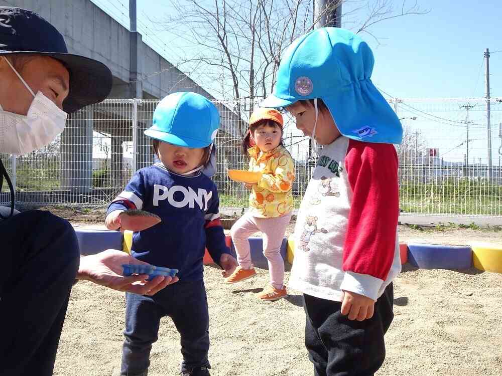 小さな子達も砂の感触を楽しんでいましたよ