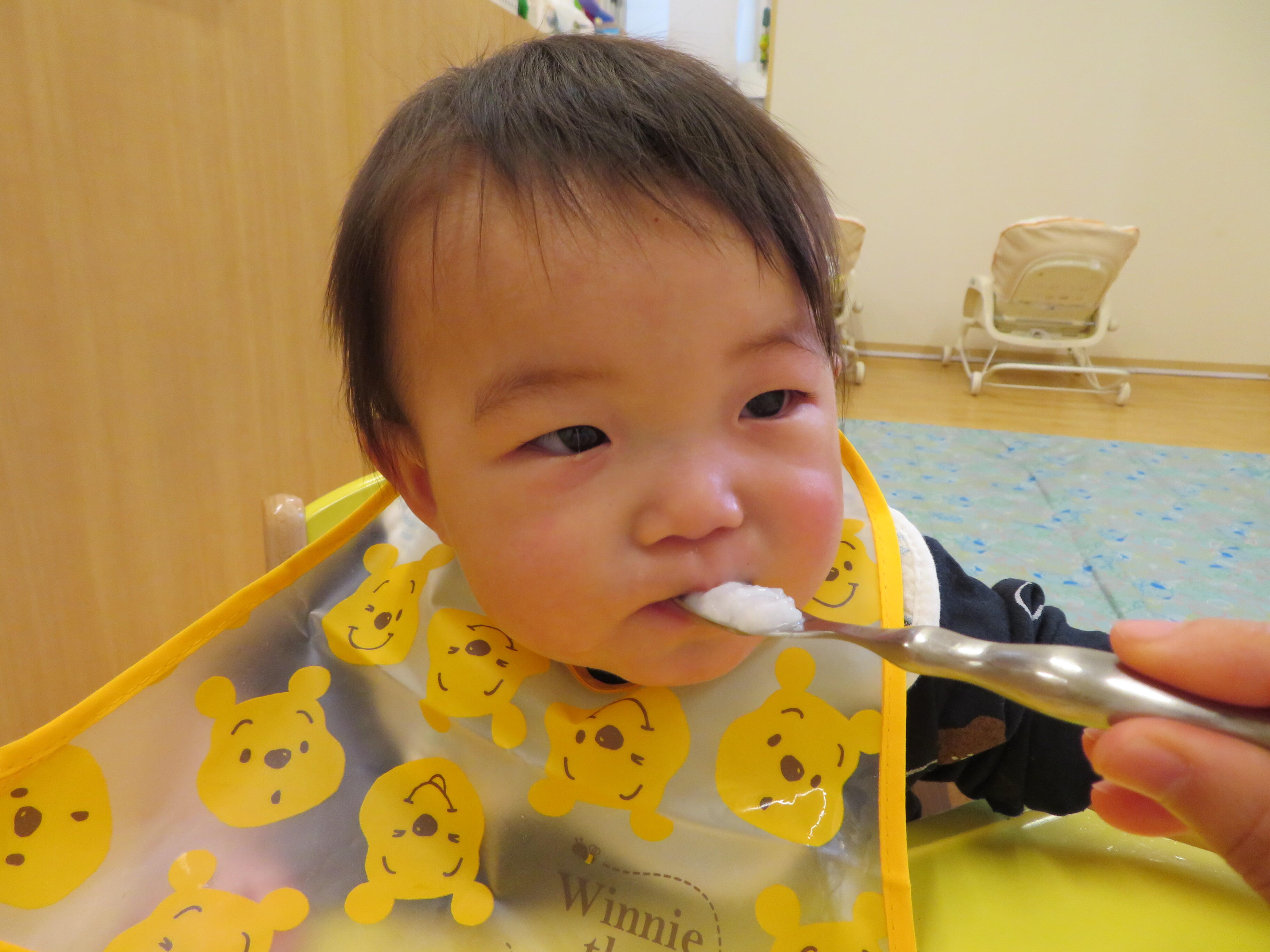 給食がスタートしました！（ひよこ組・0歳児）