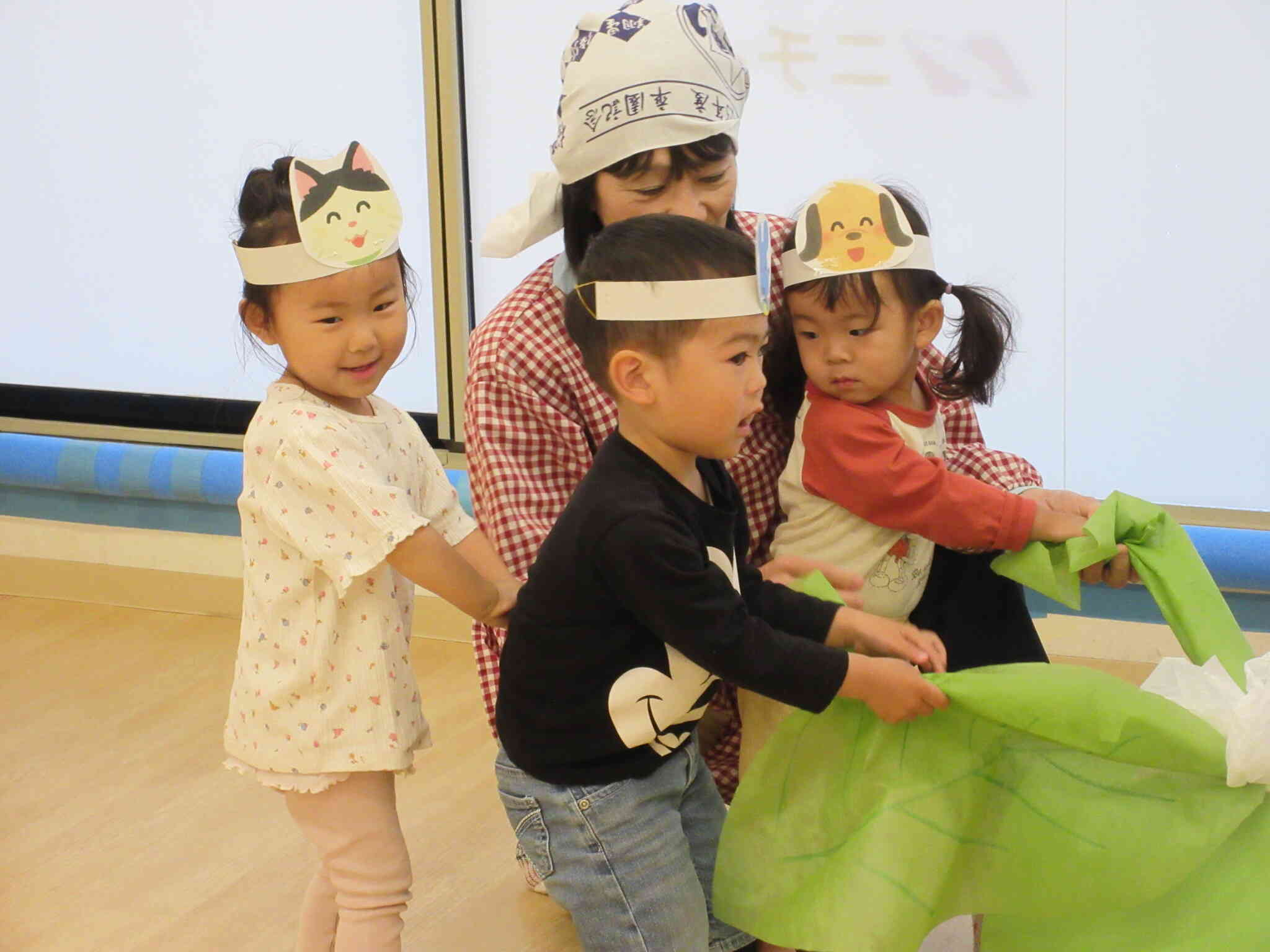 好きなお面を選んでかぶをひっぱり楽しみました。