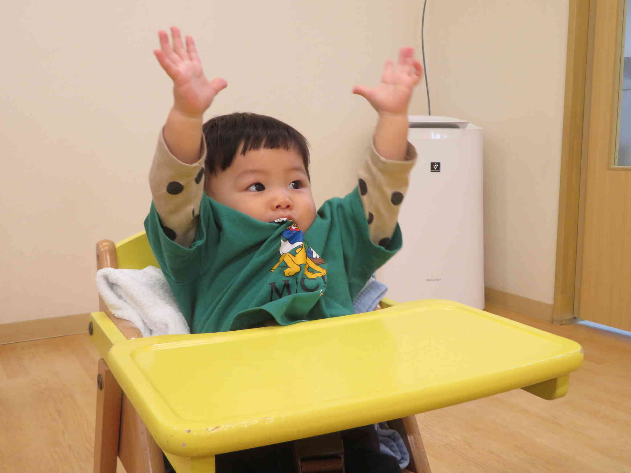 朝の会で名前を呼ばれると「はーい！」と上手にお返事！