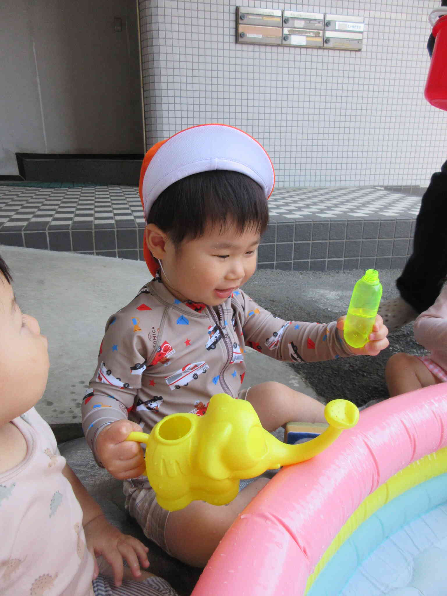 水遊びはじめました♬(あひる組・1歳児)