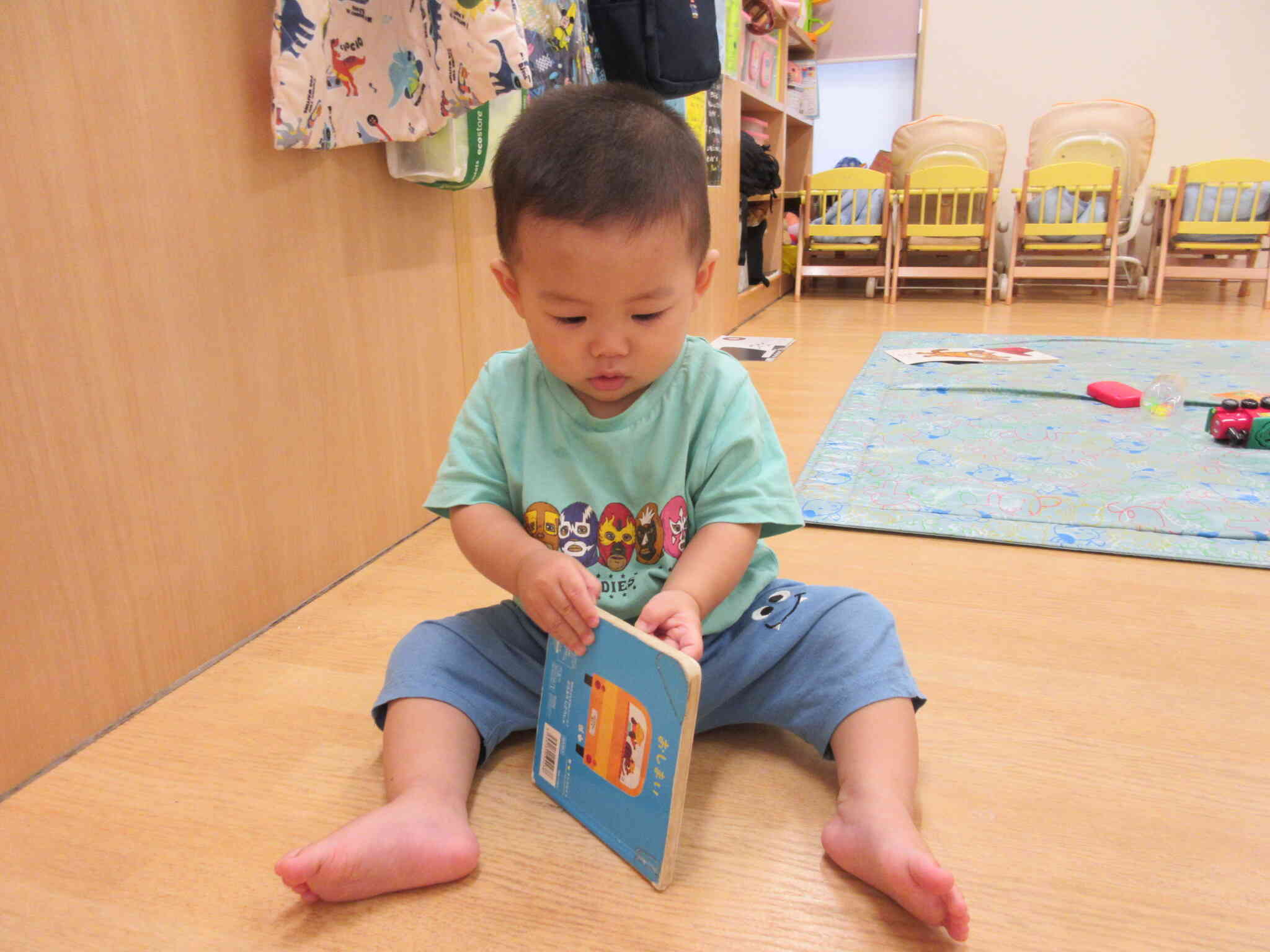 絵本大好き！（０歳児・ひよこ組）