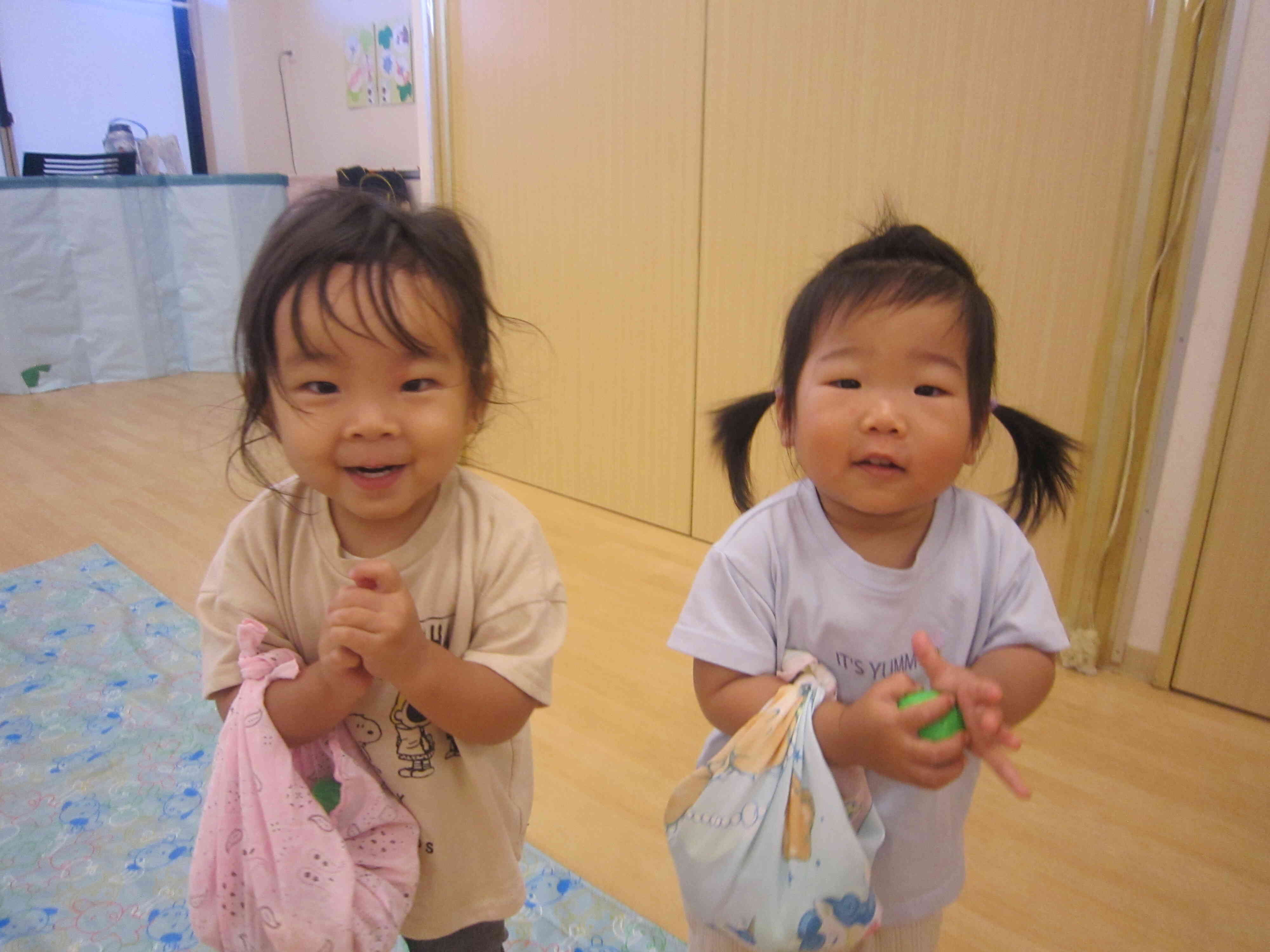 ブロック遊び楽しいな♪(あひる組・1歳児)