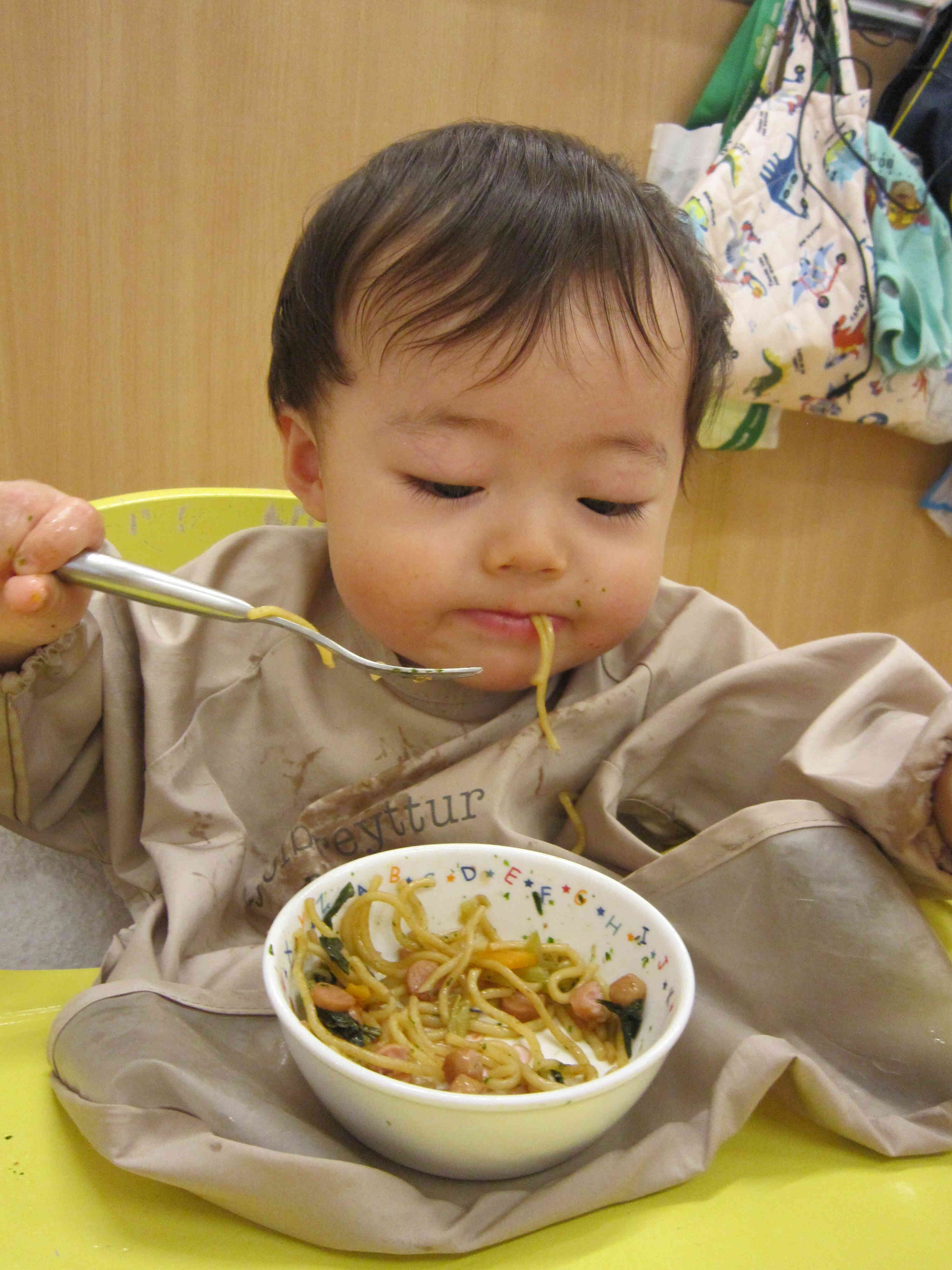 今日のおやつは”やきそば”　美味しいね♪
