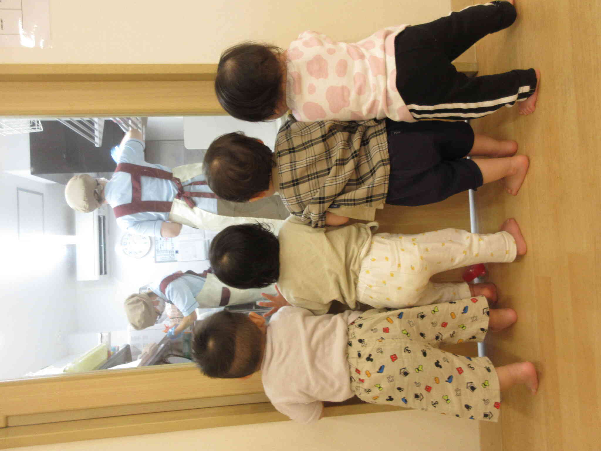今日の給食は何だろう？（0歳児・ひよこ組）