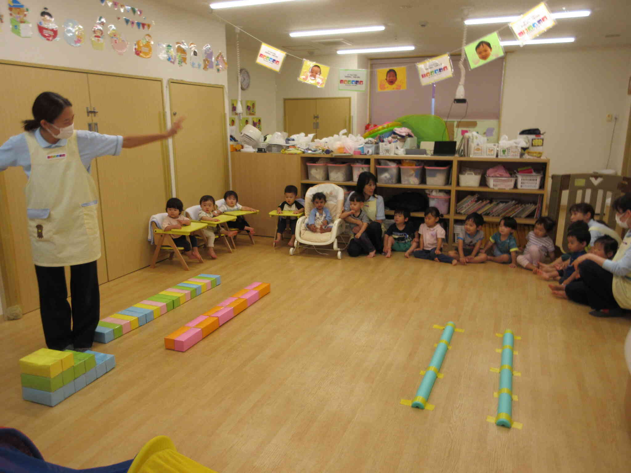 お手本を見る目も真剣です！