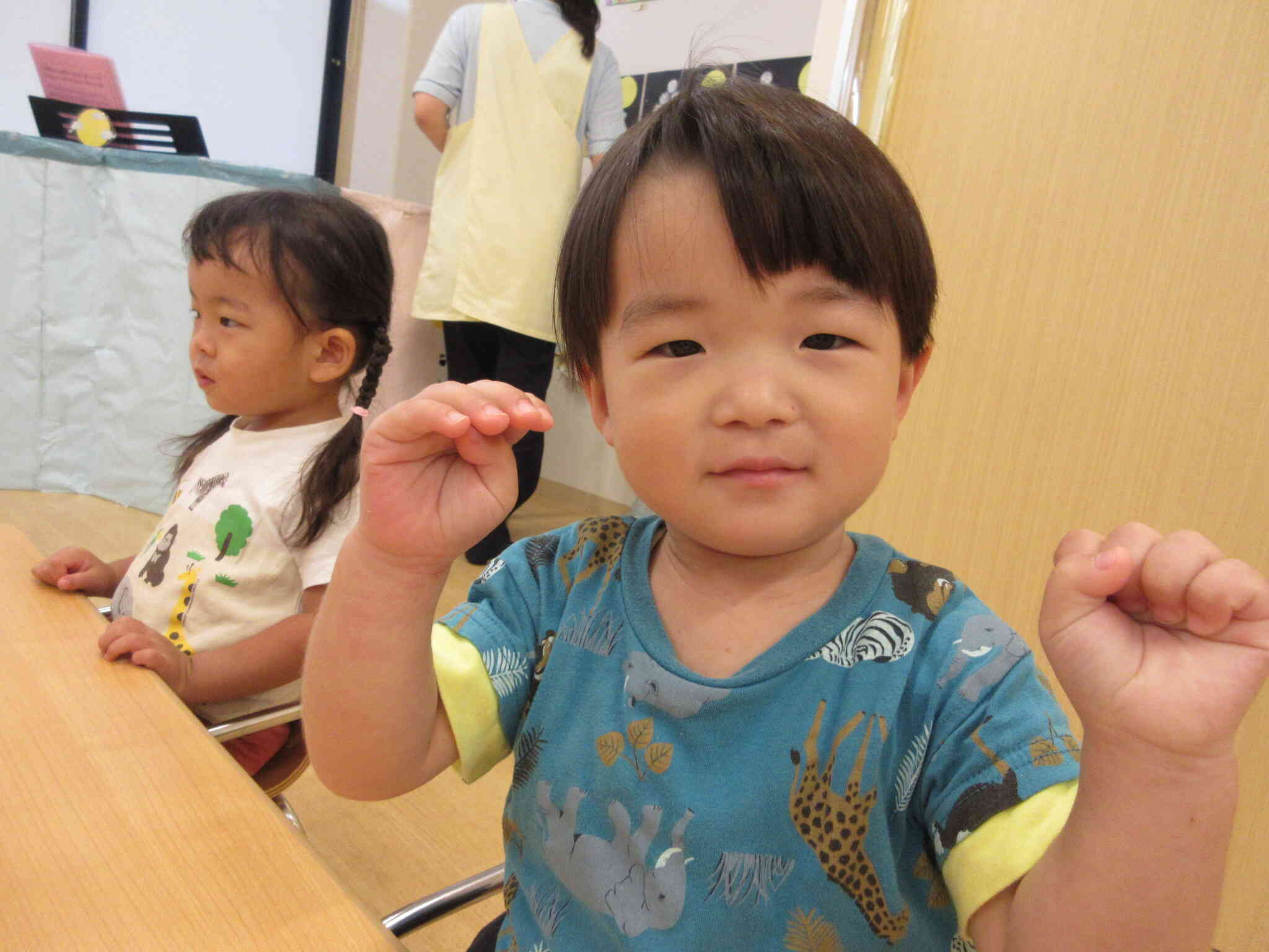 カメラを向けられちょっぴり恥ずかしそう♡