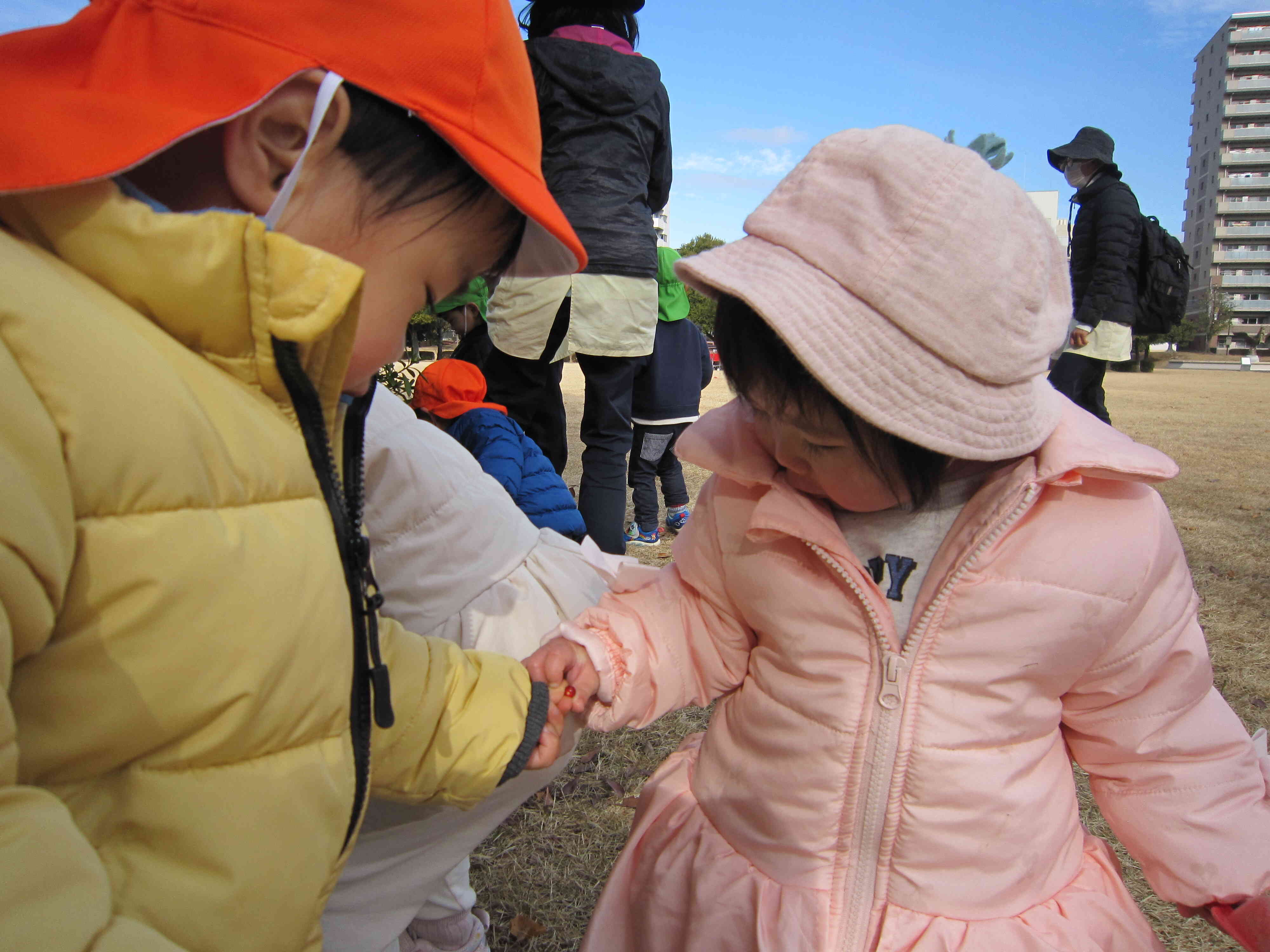 ひよこ組のお友達とも仲良しです♪