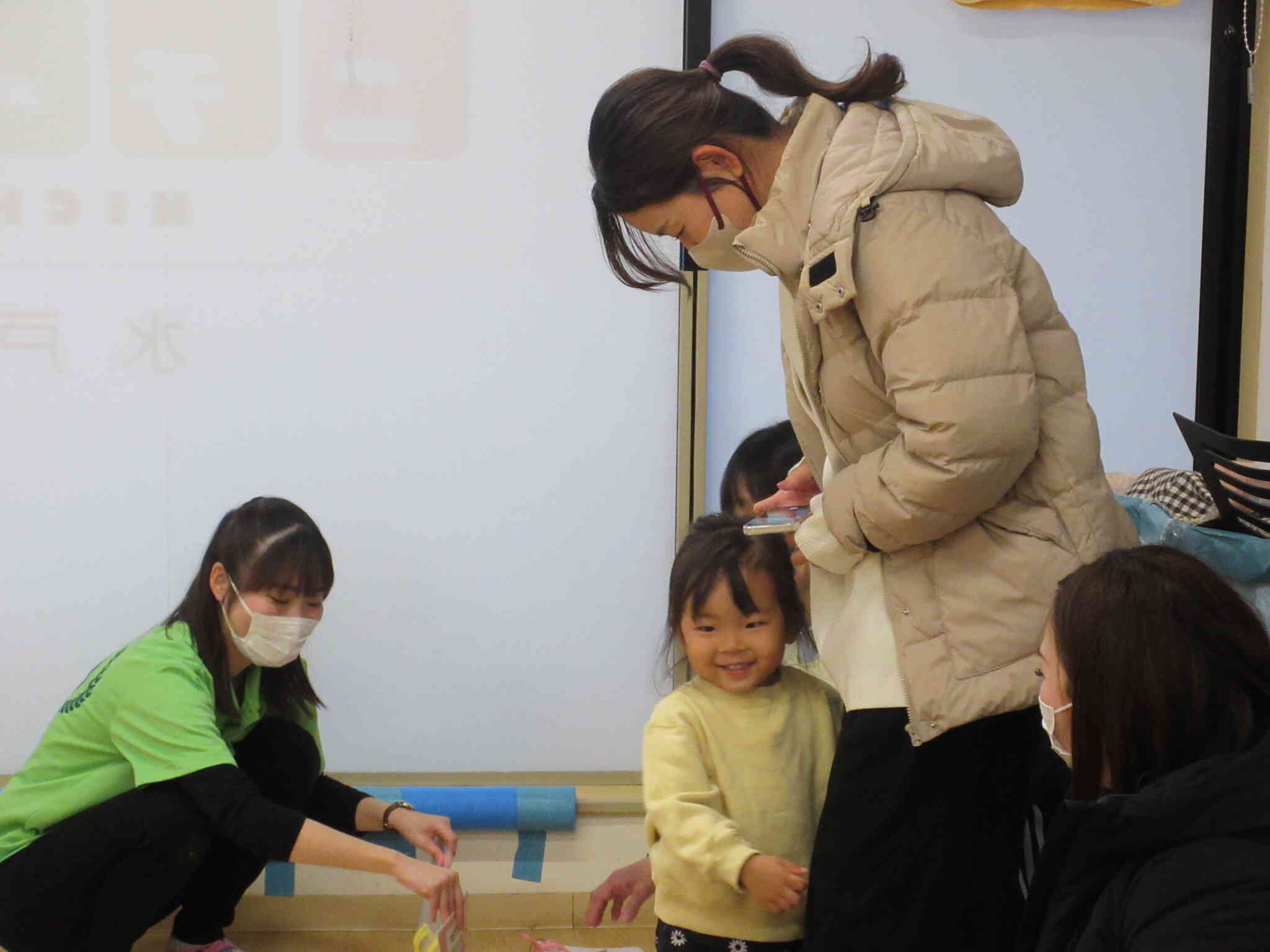 ママに英語カードをみてもらったよ！