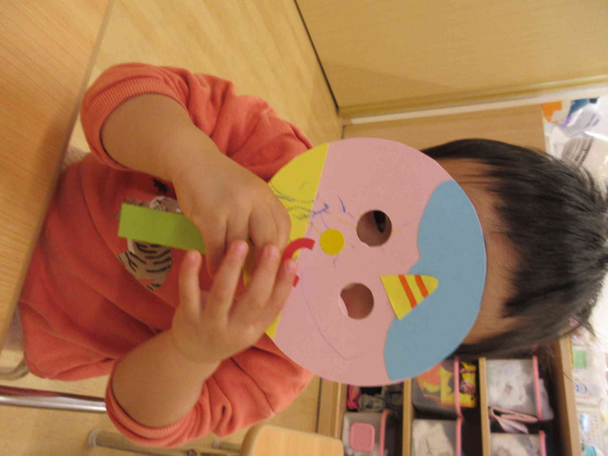 おにのお面のうちわを作りました！