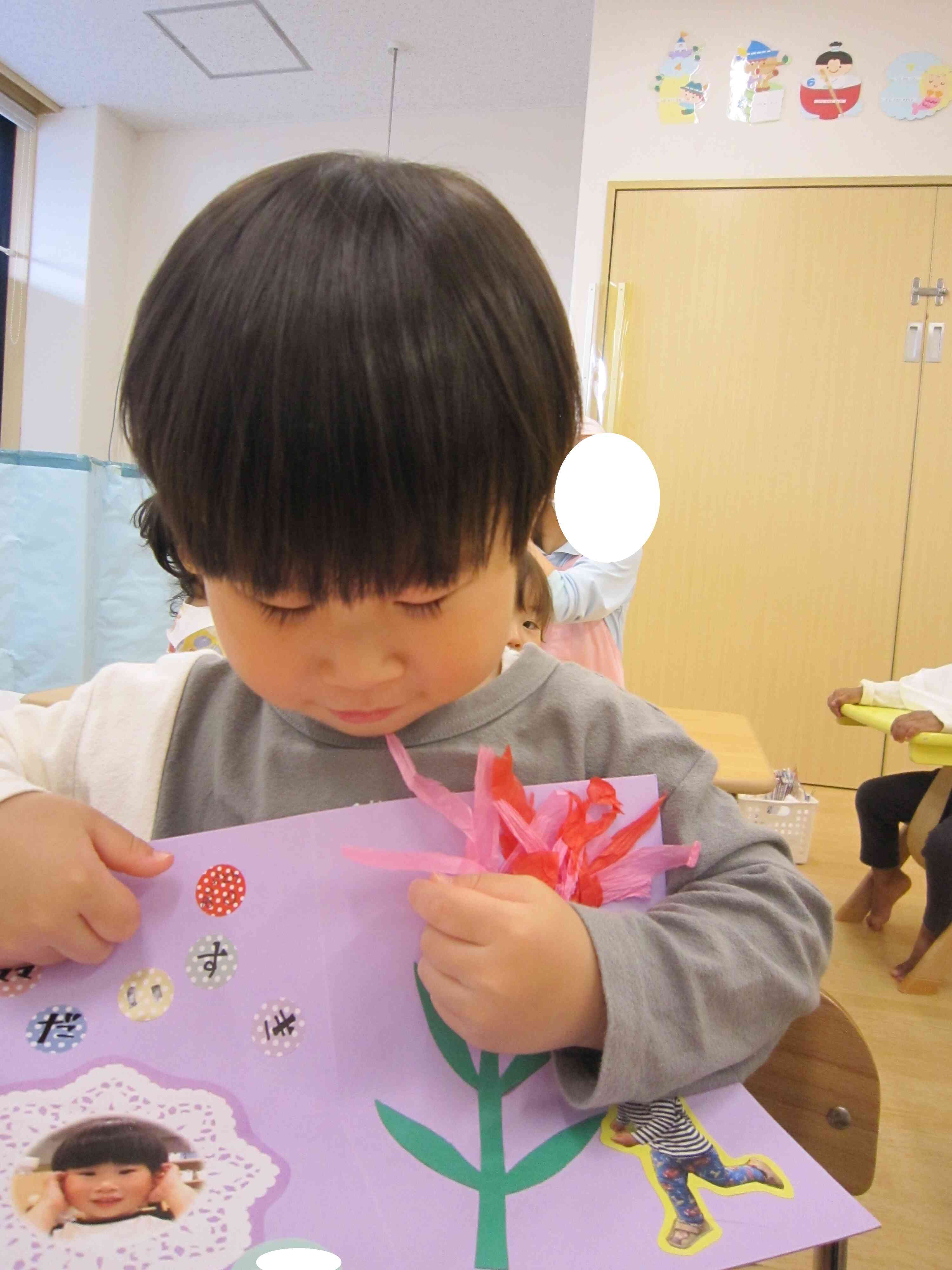 ファミリーデープレゼント製作（うさぎ組 ２歳児）②