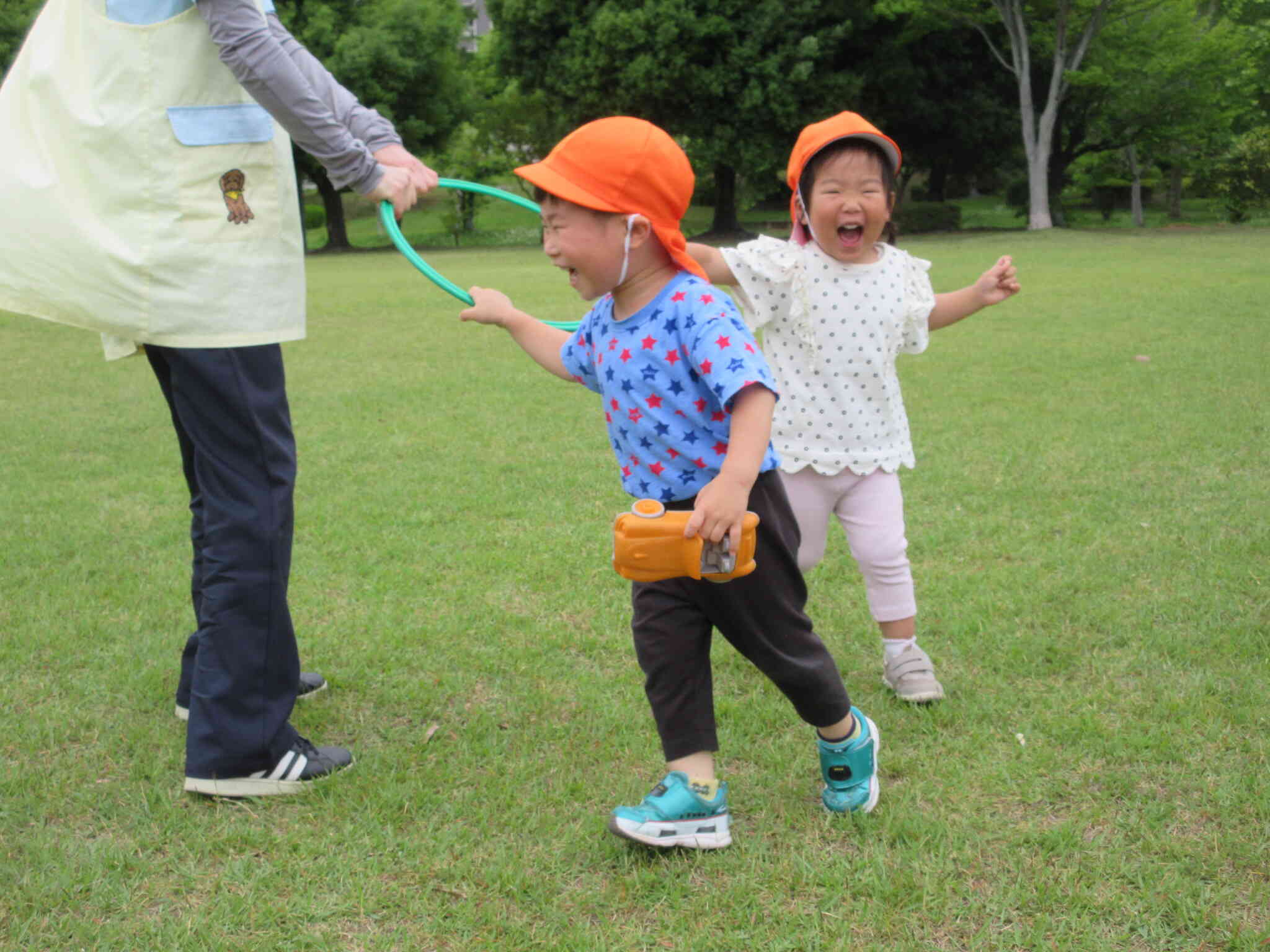 おもいっきり戸外遊び①2歳児うさぎ組