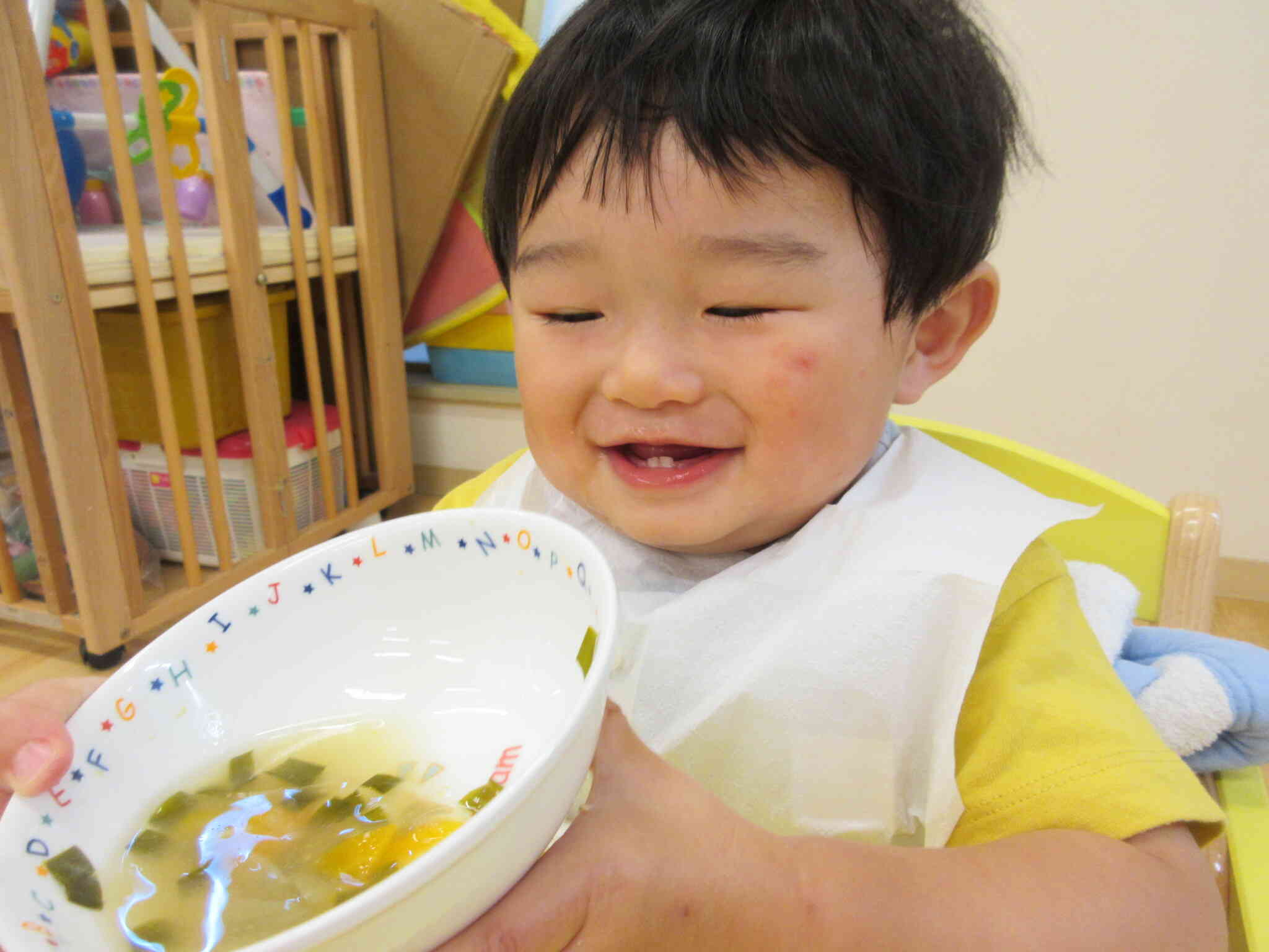 ひよこ組の様子①（０歳児）