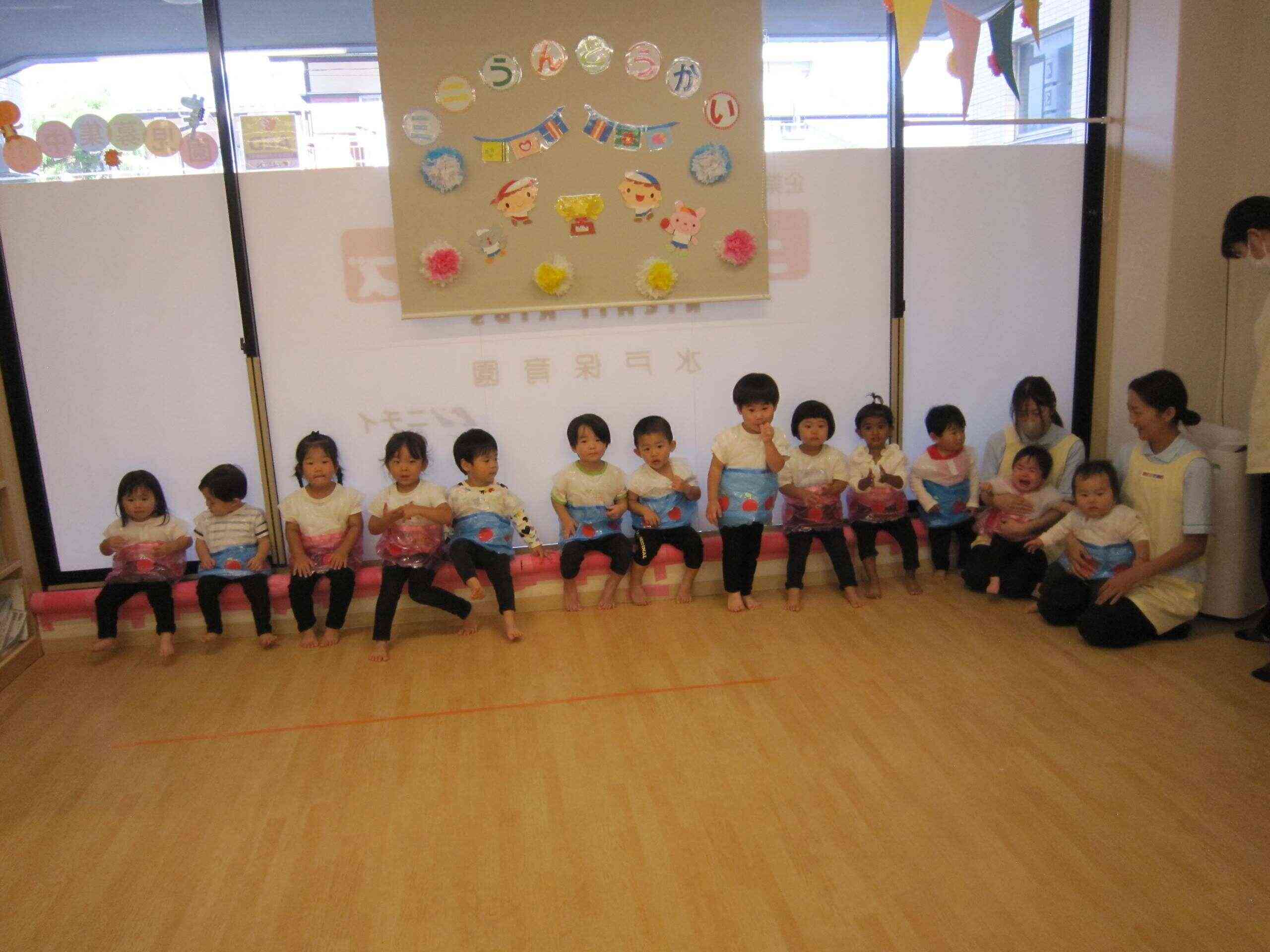 運動会で可愛い衣装を着て「かわいいさくらんぼ」のダンスをしました！