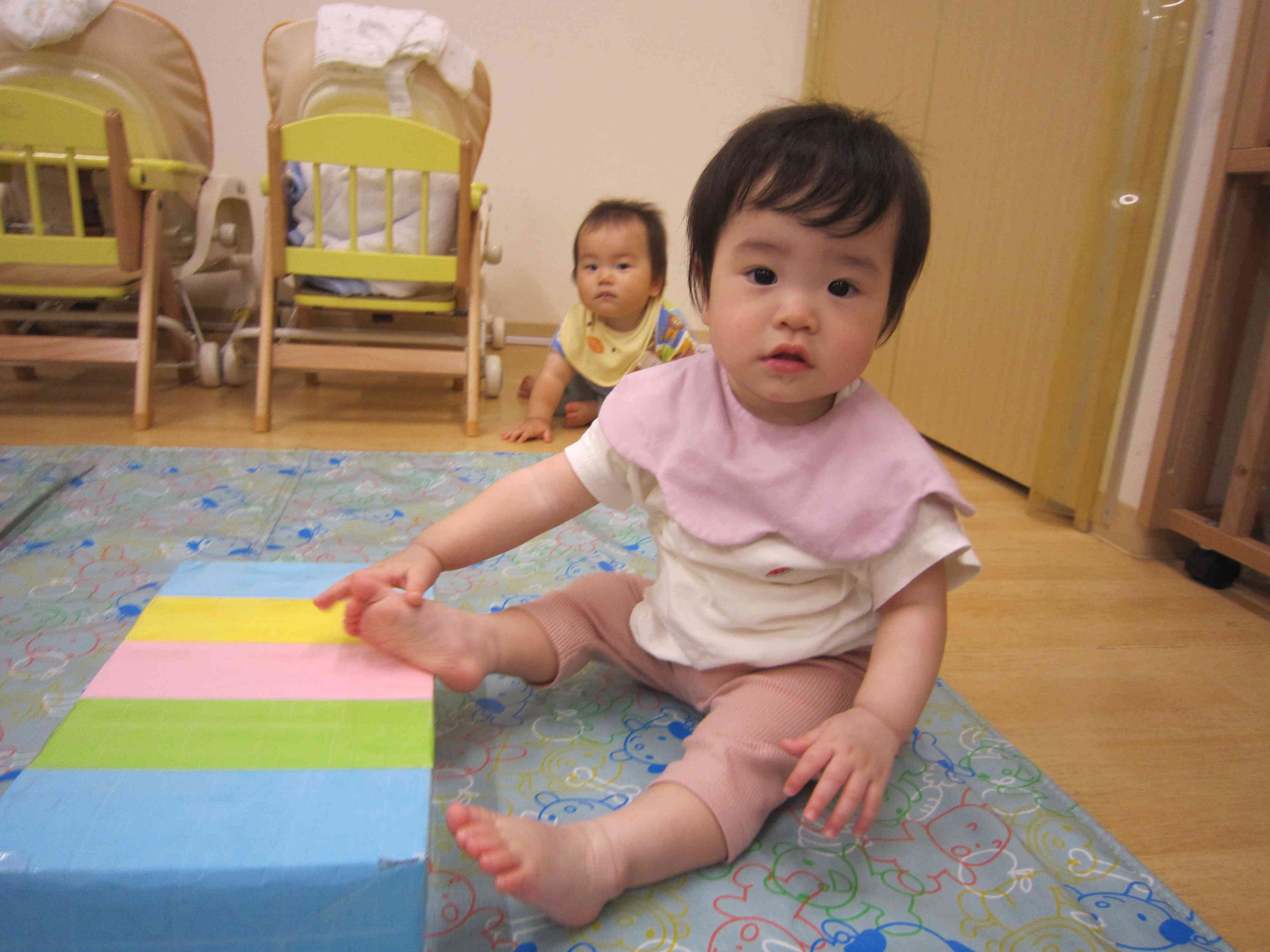 ひよこ組ページ ひよこ組の様子①（0歳児）｜ニチイキッズ水戸保育園｜ニチイキッズ