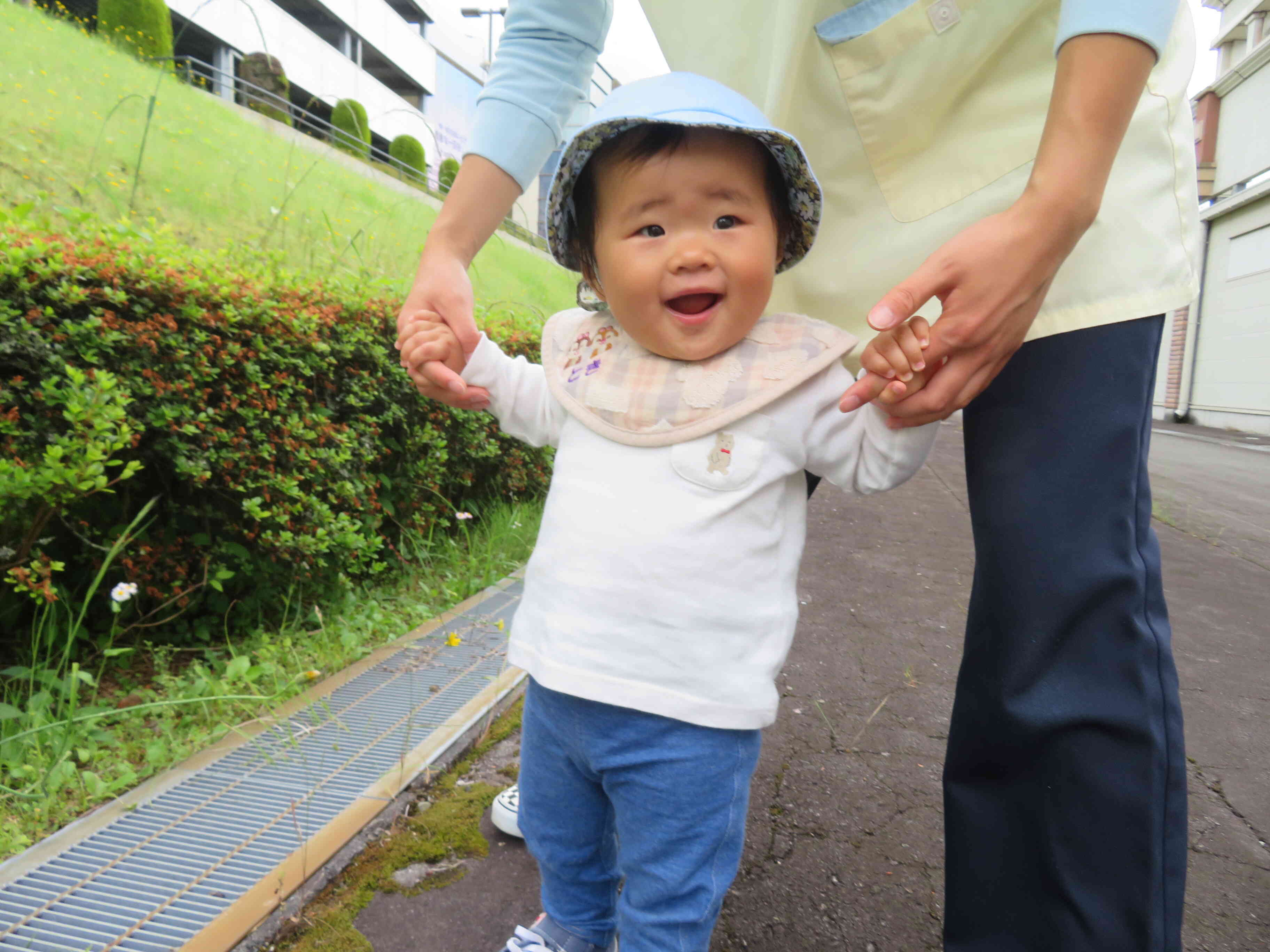 室内・戸外、たくさん歩く練習をしています！