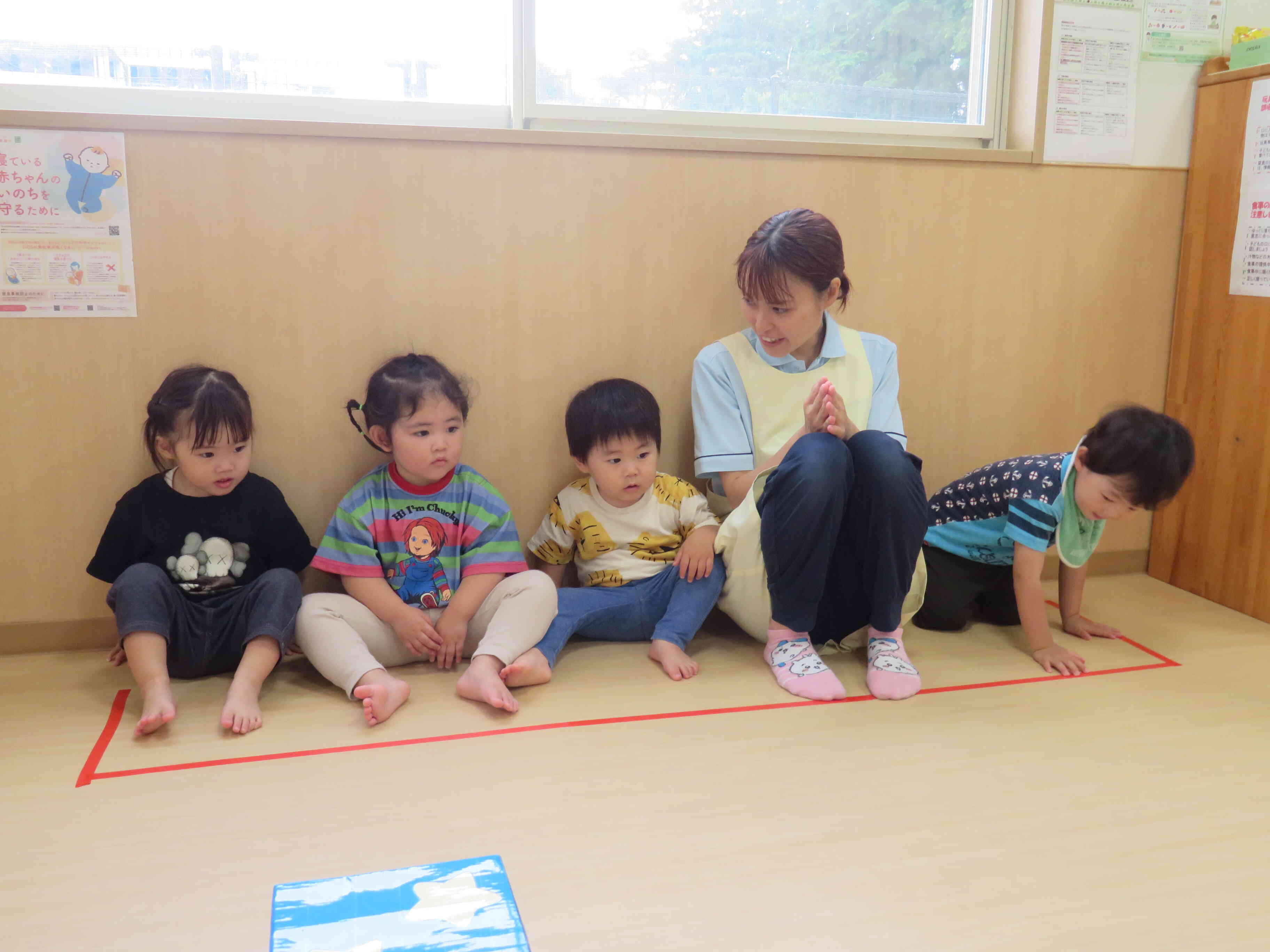お友だちが頑張っている様子をみんなで見守り中