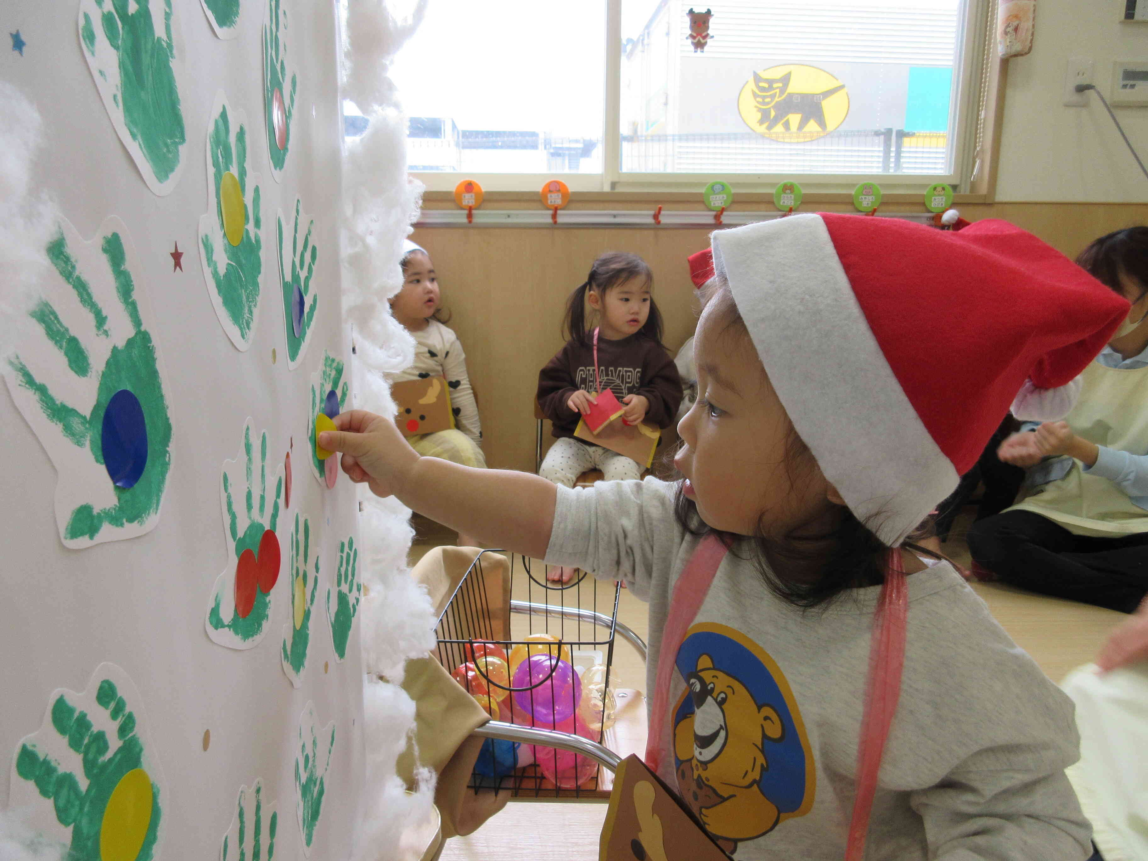 指先を使って上手に貼れました