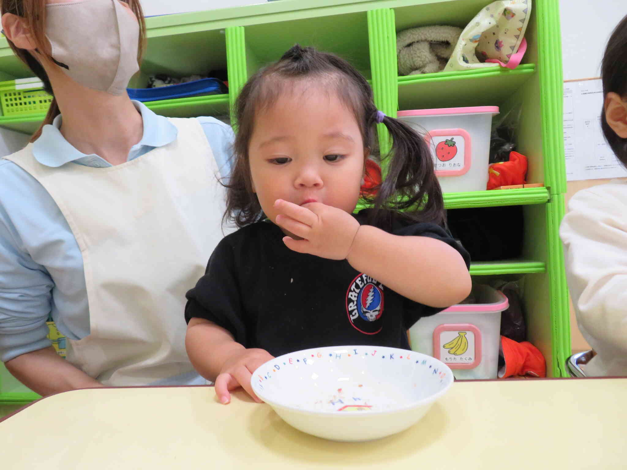 上手につまんで食べれたね。