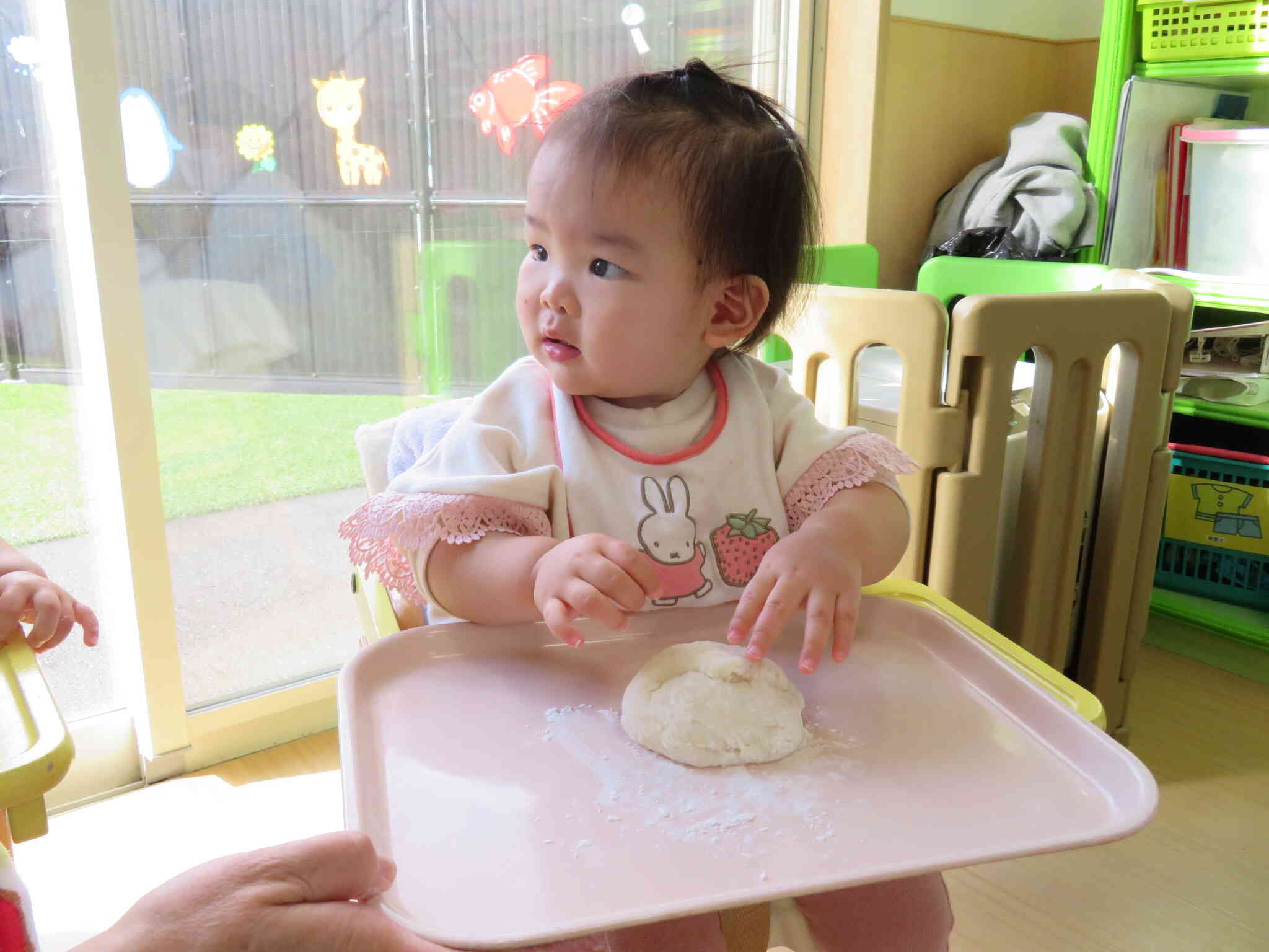 これはなぁに？食べれるの？お餅だよ。