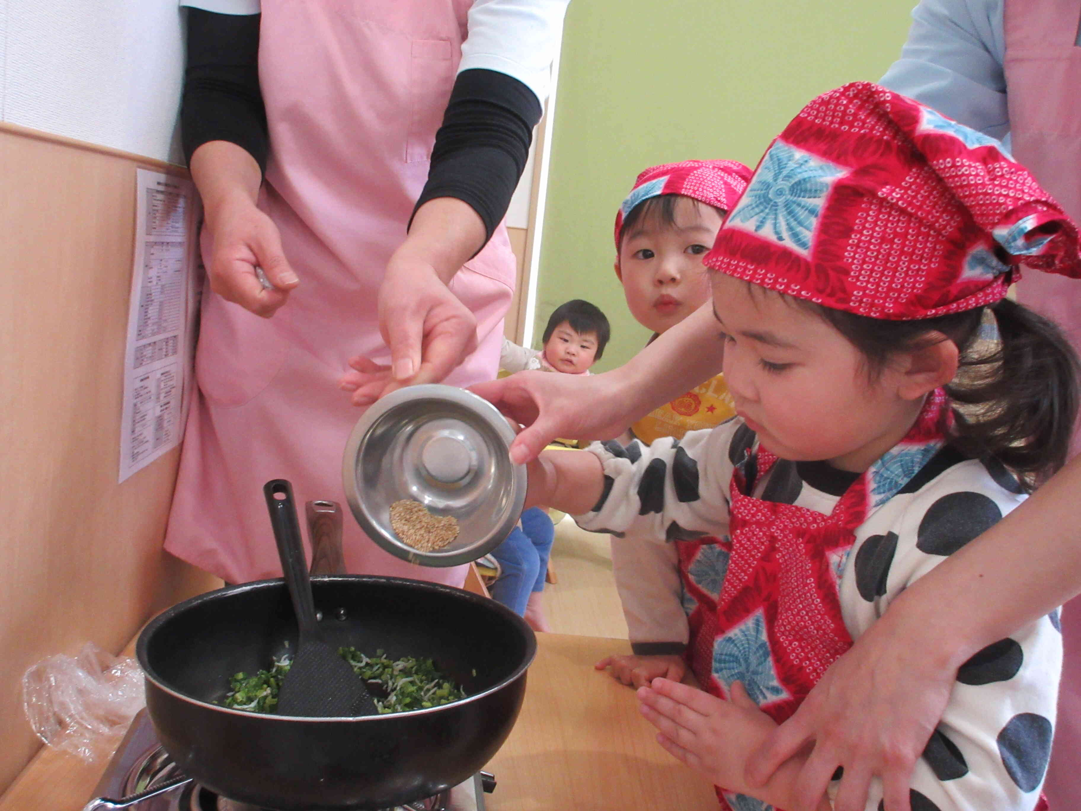 水かけ菜のふりかけ作りを作りました