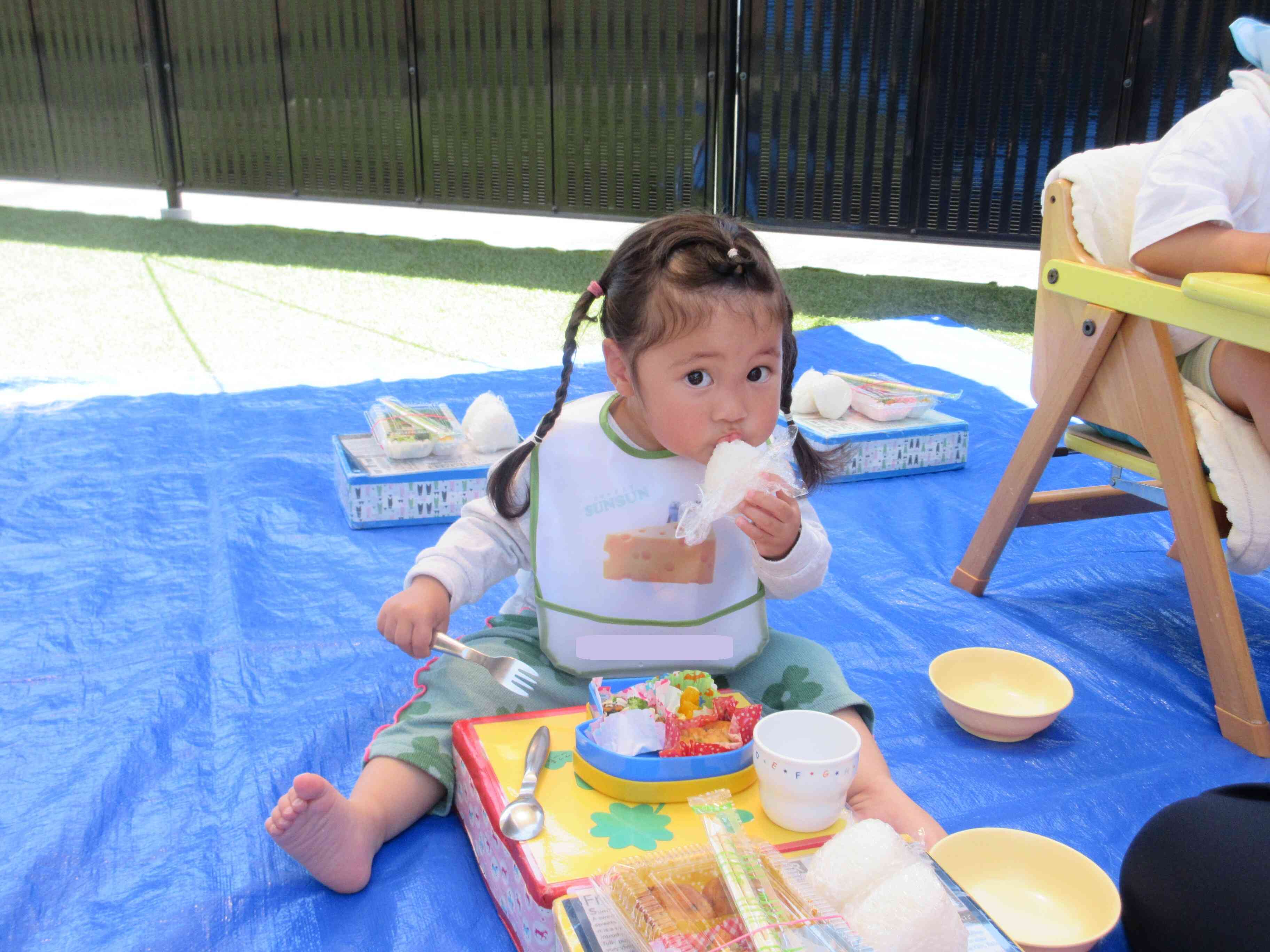 お外でお弁当食べたよ！