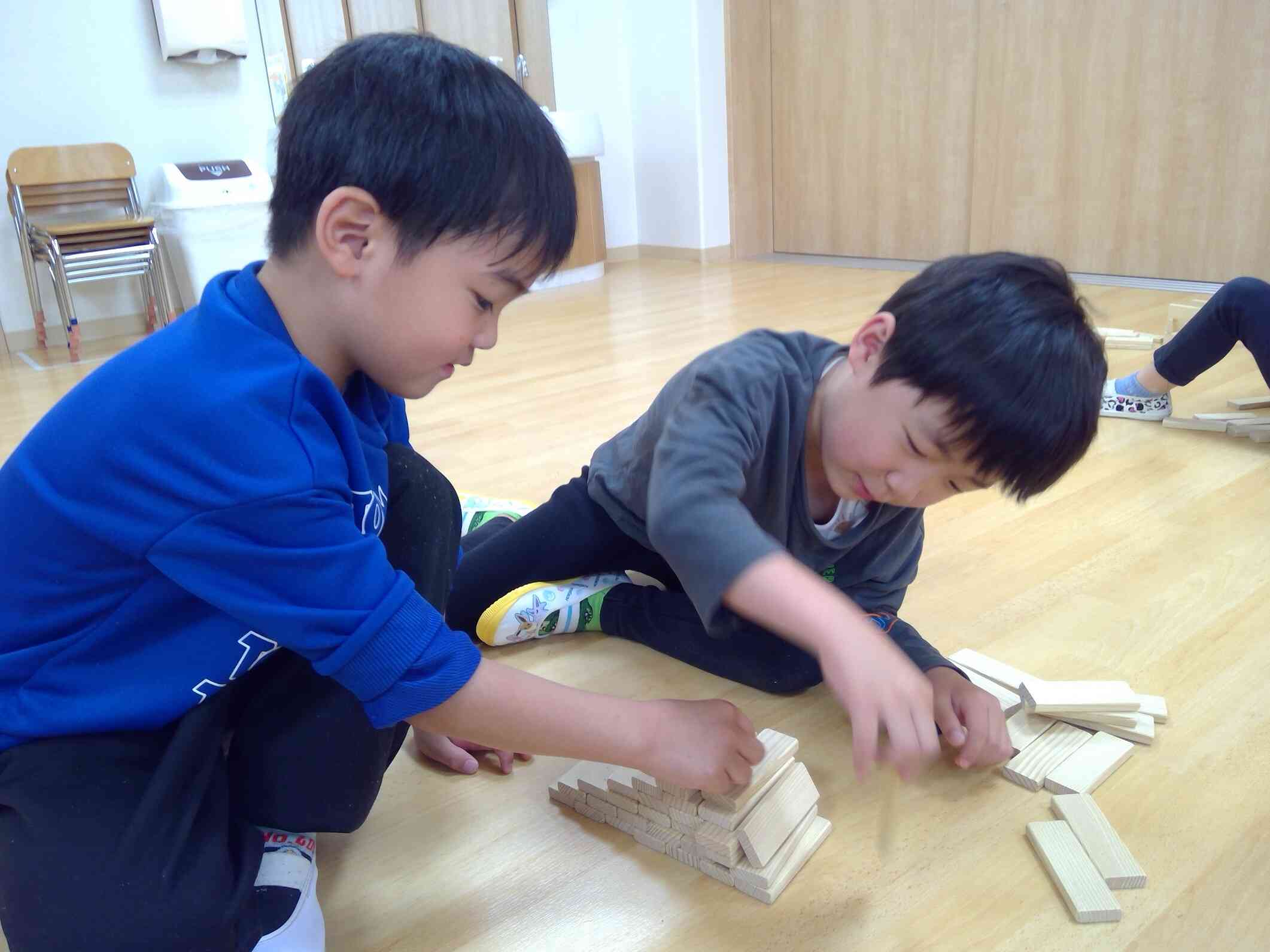 お友だちと協力して…
