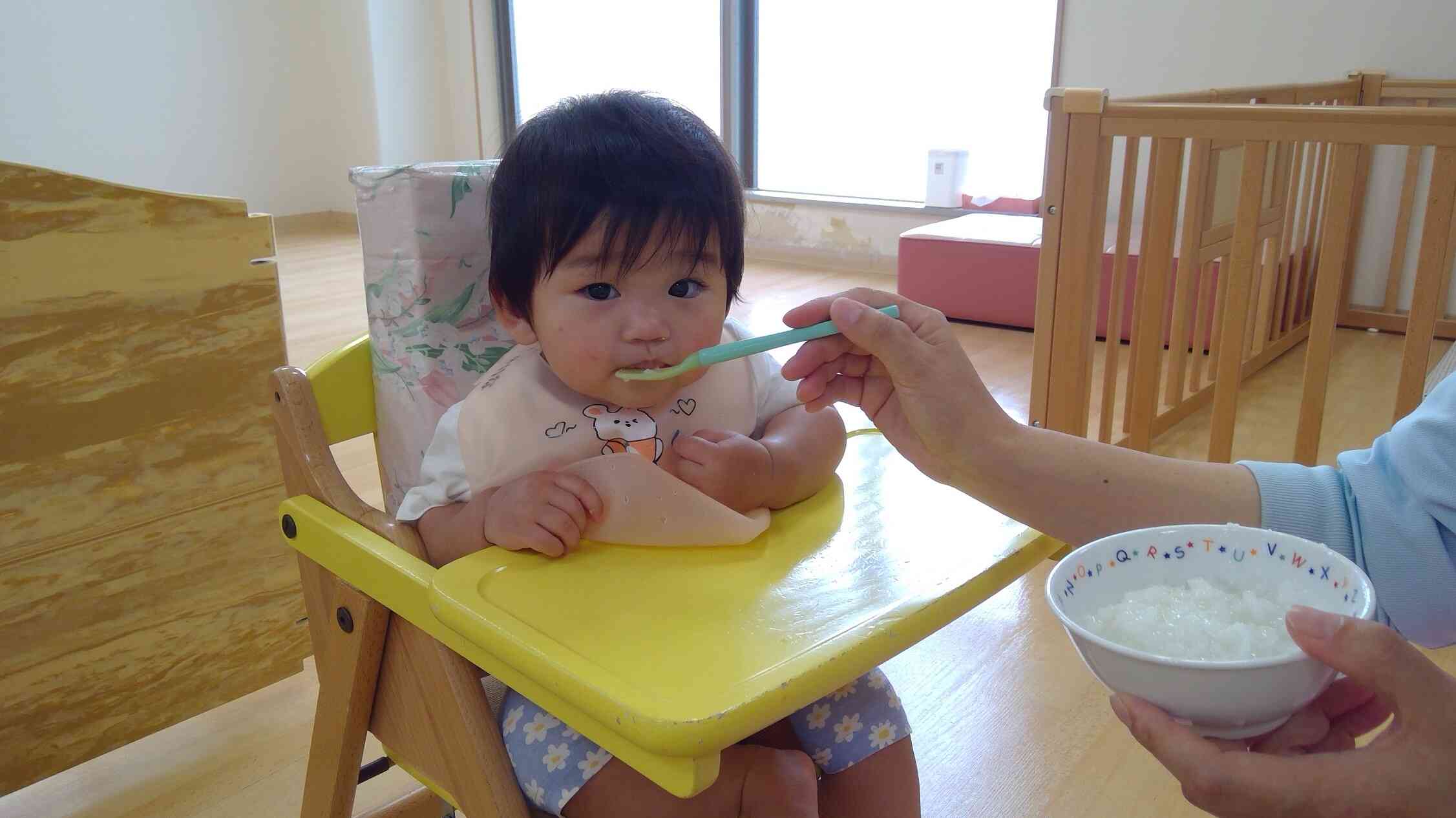 給食おいしいな（0歳児）