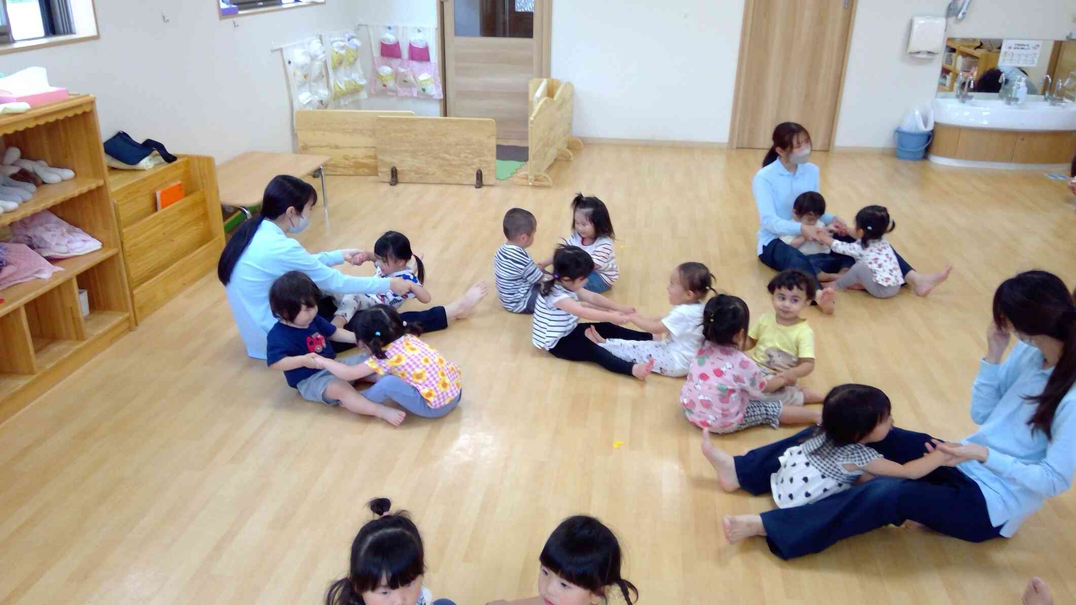 みんなで船をこいでるよ