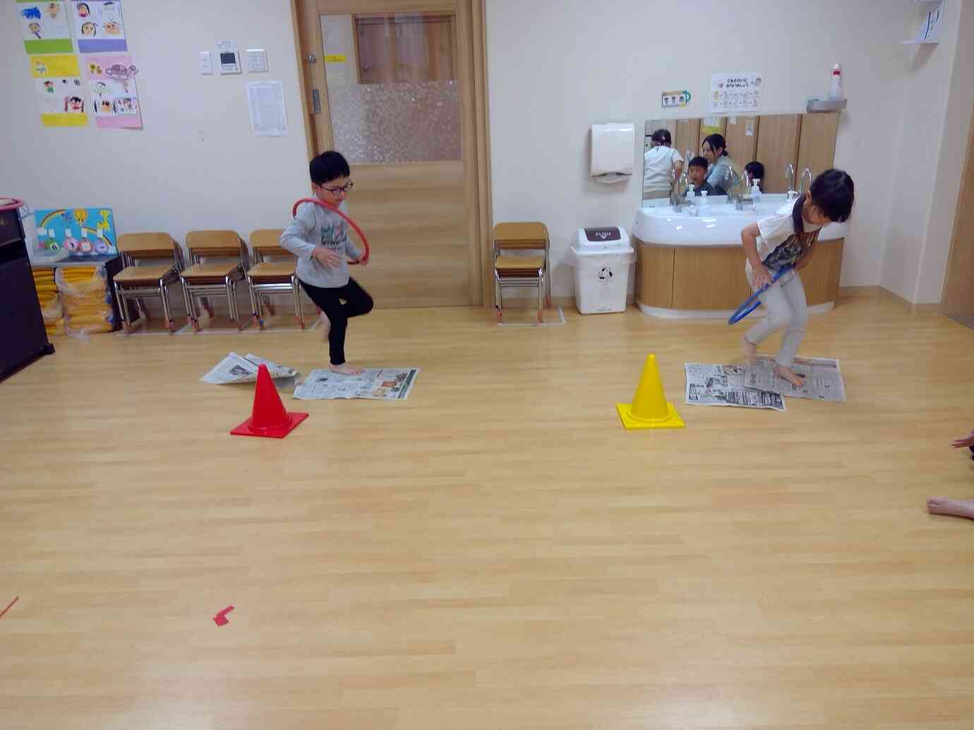 新聞紙あそび（5歳児）