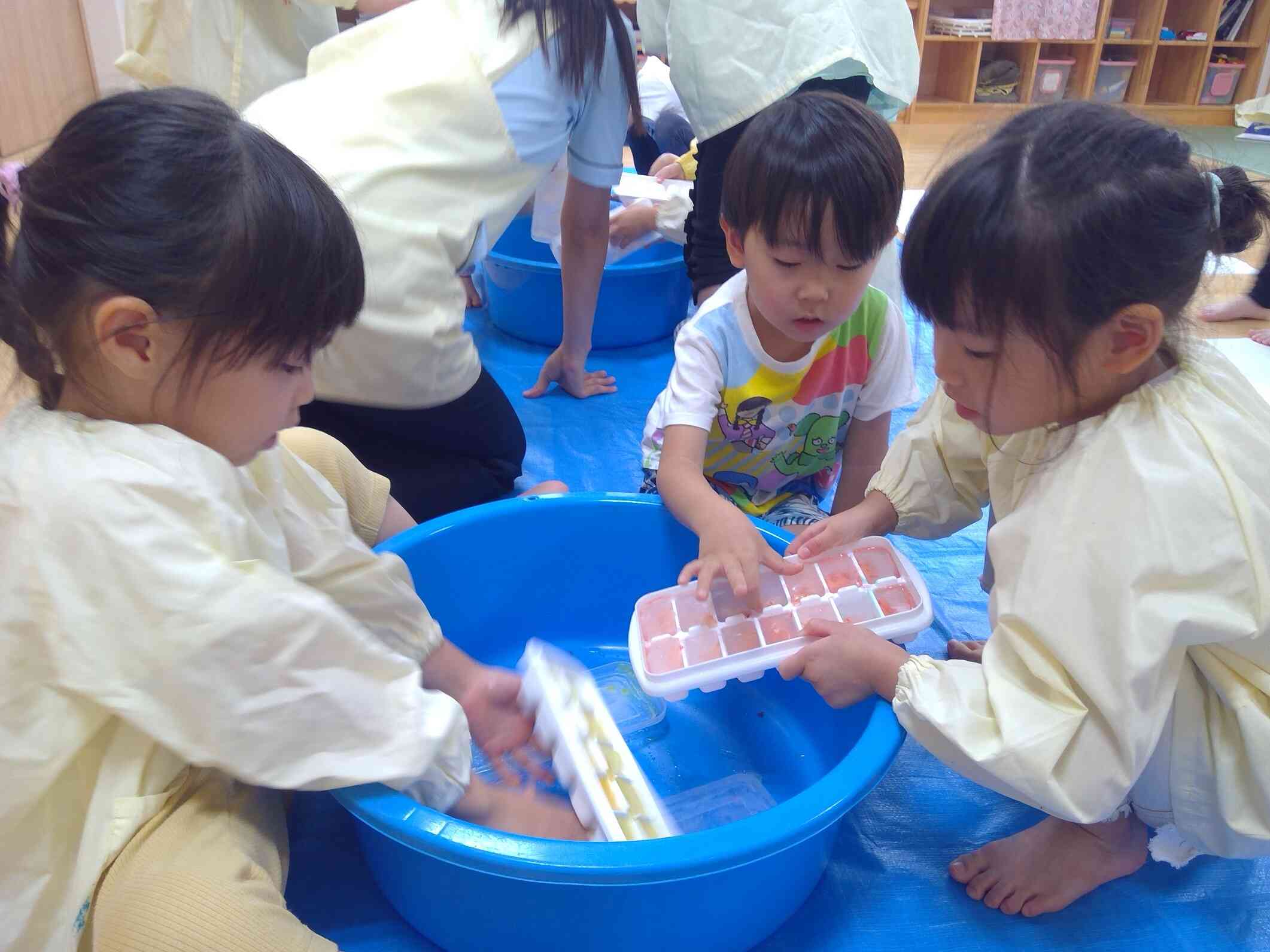 氷遊び（5歳児）